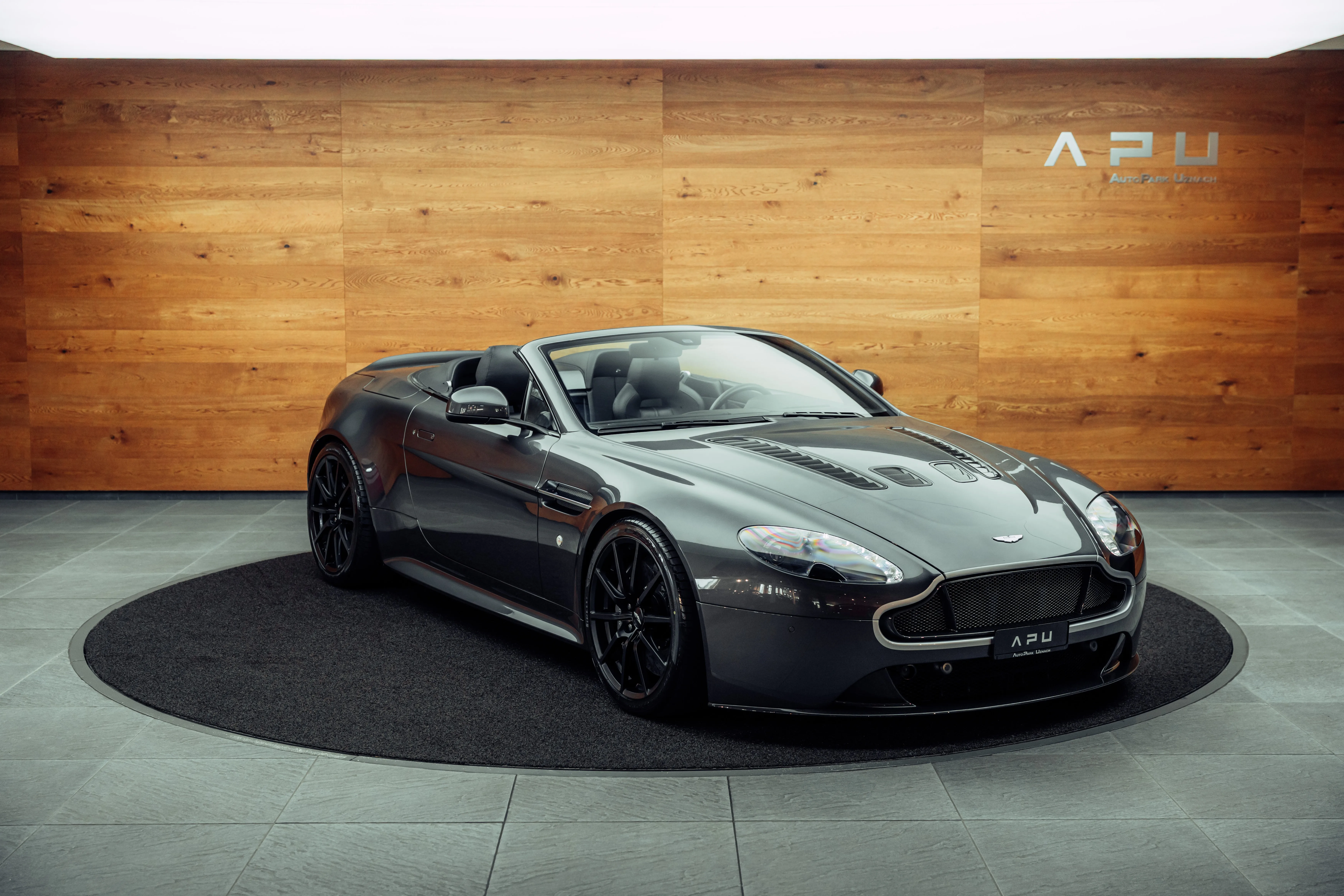 2019 Aston Martin V12 Vantage S Roadster angeboten von einem Fachhändler in Uznach, Schweiz, Hauptfoto