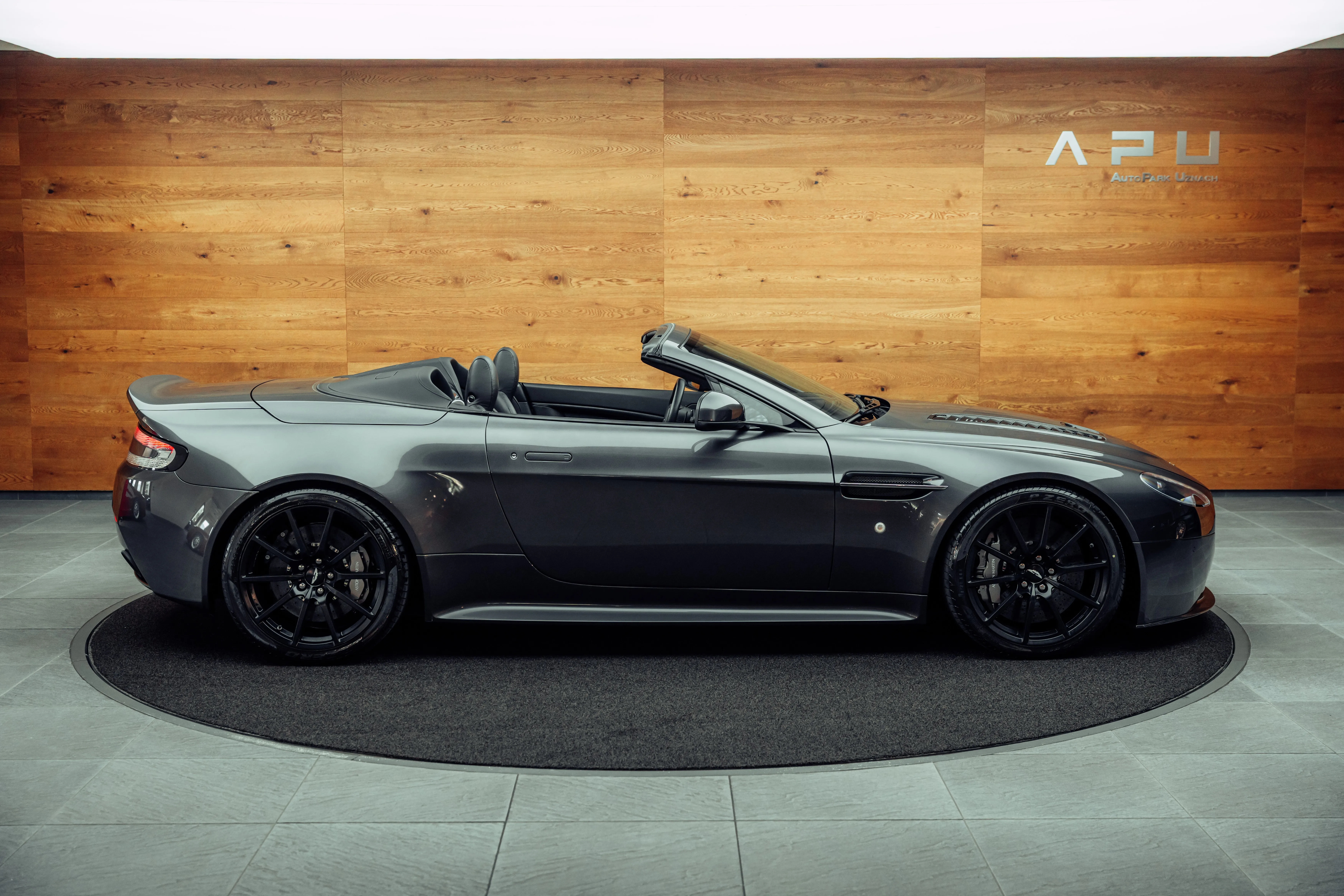 2019 Aston Martin V12 Vantage S Roadster, 2/30