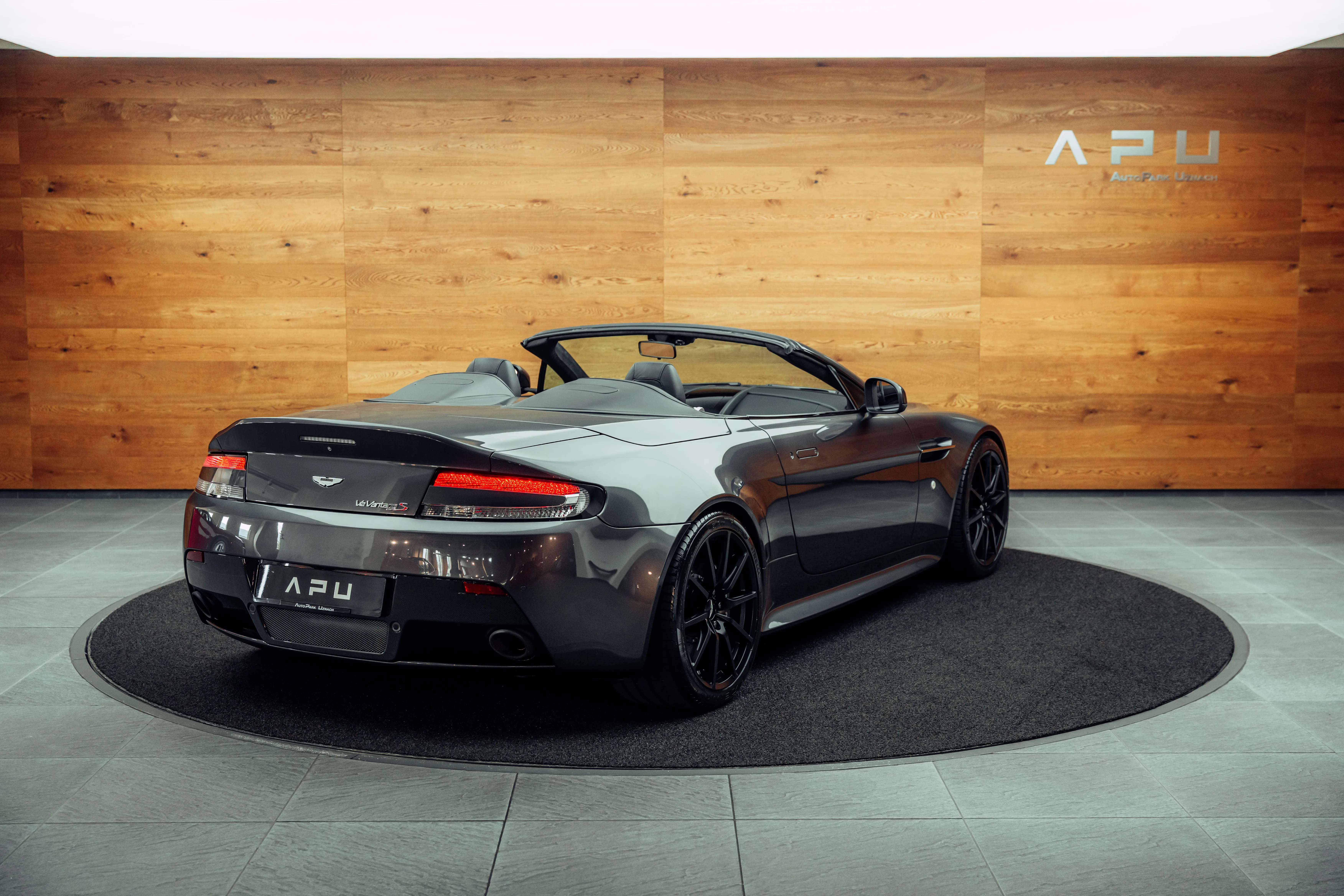 2019 Aston Martin V12 Vantage S Roadster, 3/30