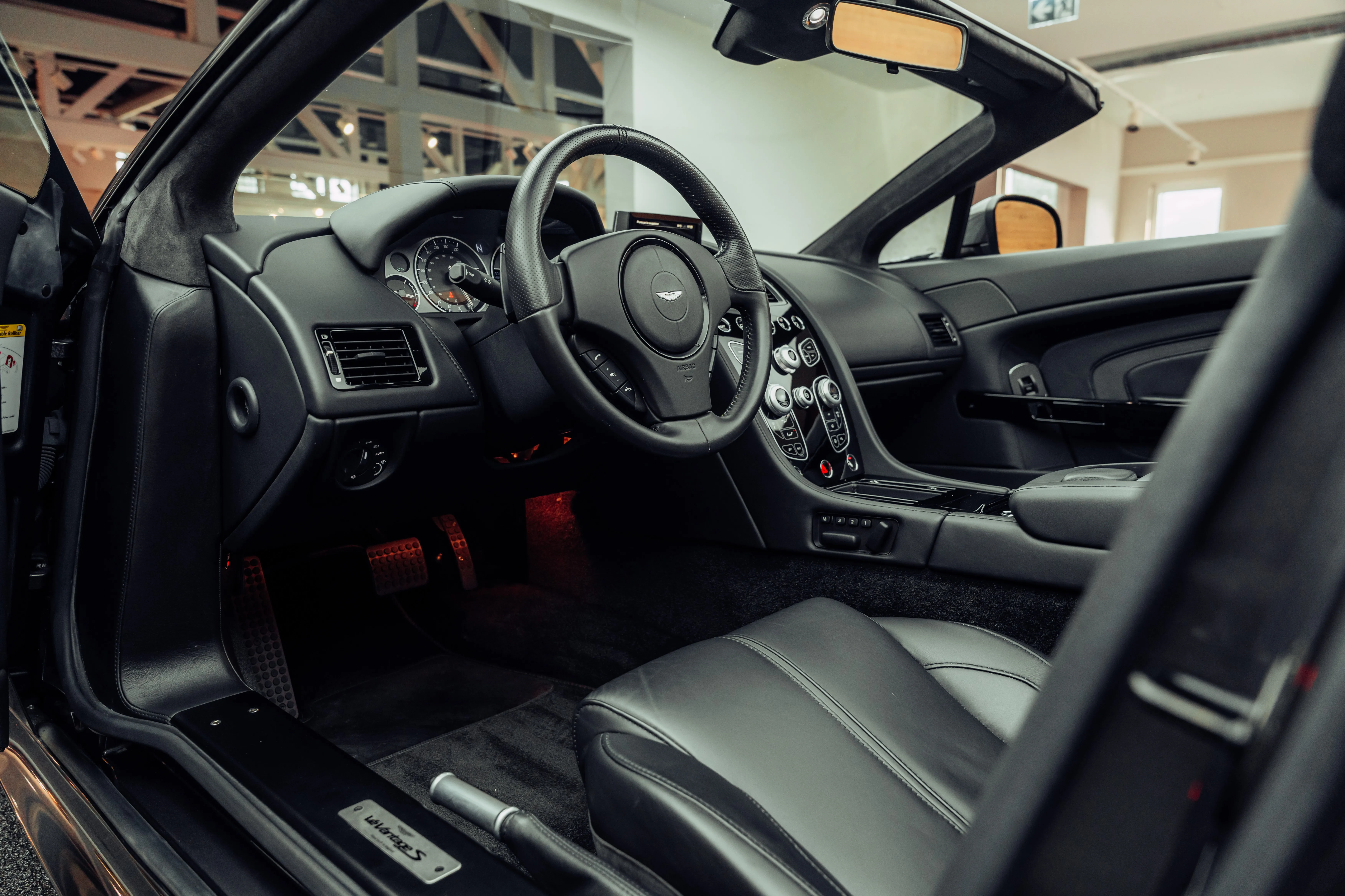 2019 Aston Martin V12 Vantage S Roadster, 7/30