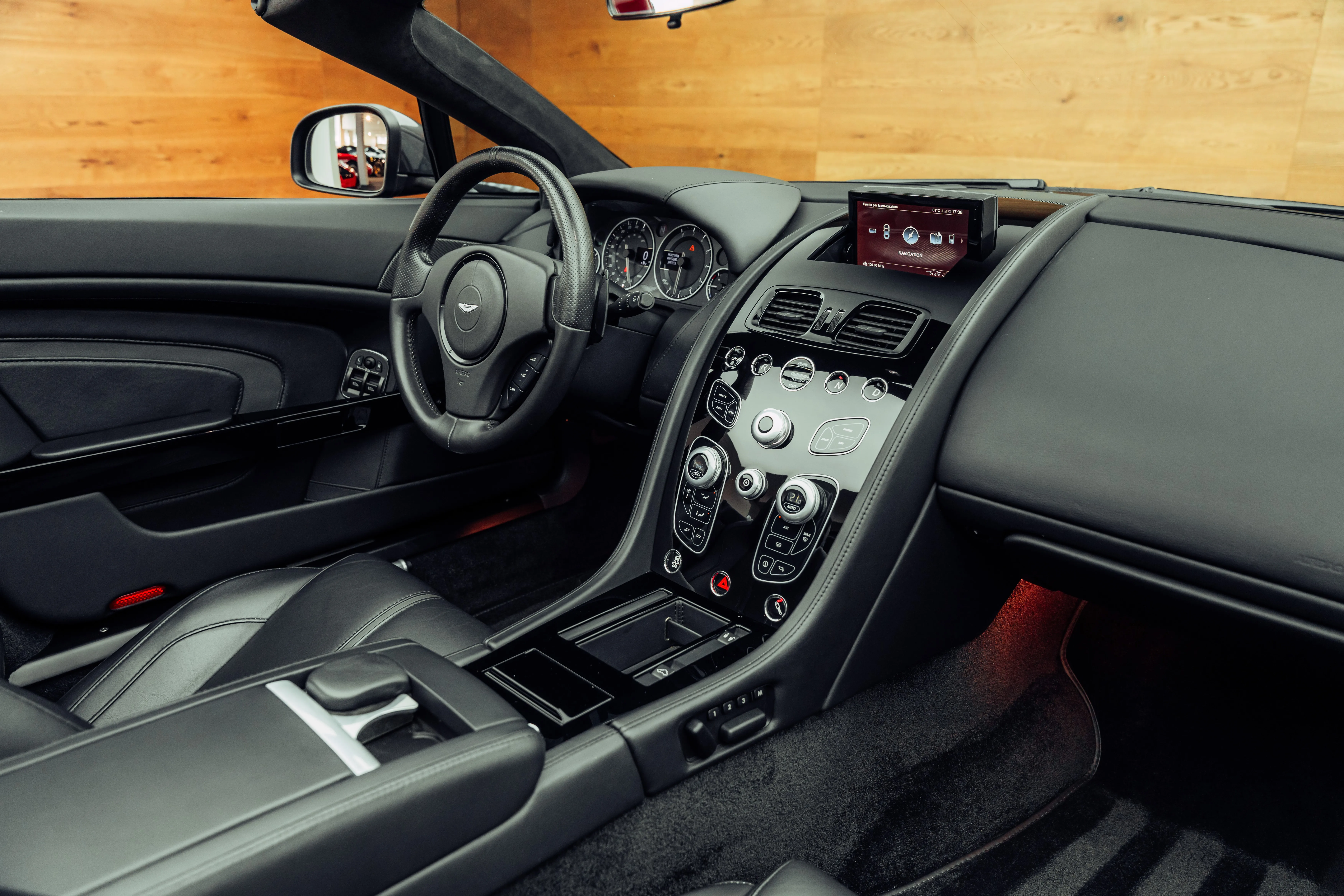 2019 Aston Martin V12 Vantage S Roadster, 8/30