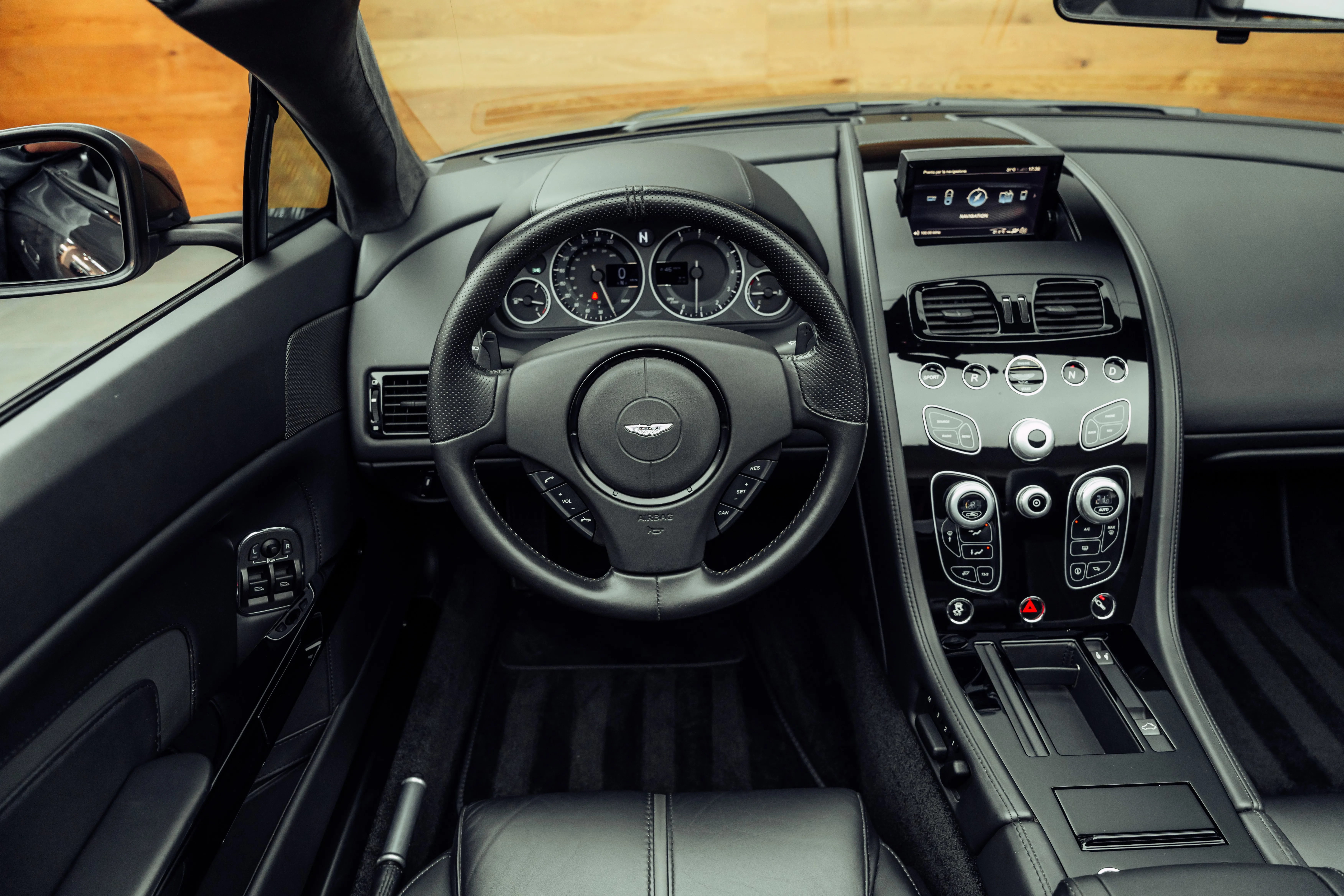 2019 Aston Martin V12 Vantage S Roadster, 9/30