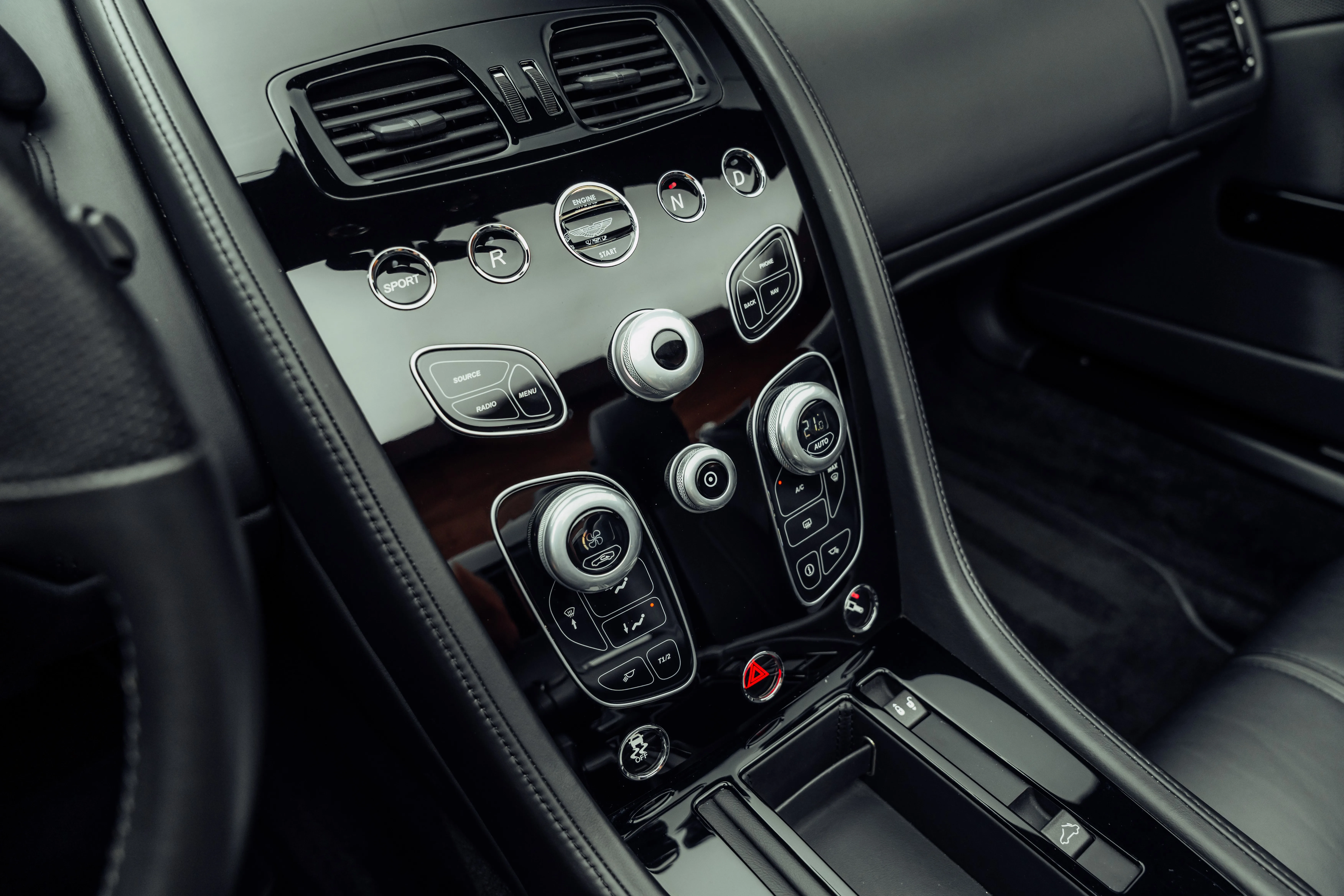 2019 Aston Martin V12 Vantage S Roadster, 10/30