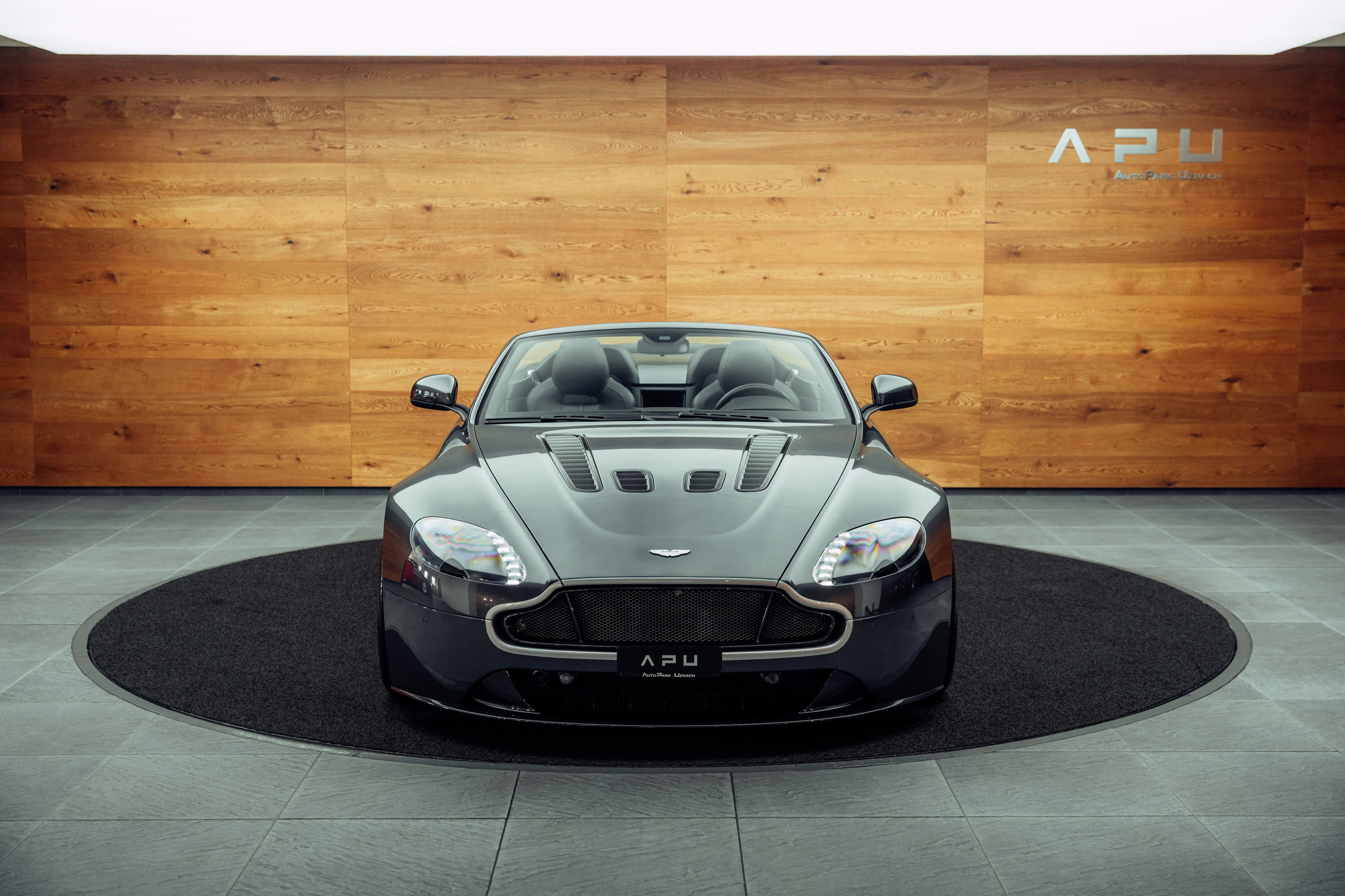 2019 Aston Martin V12 Vantage S Roadster, 16/30