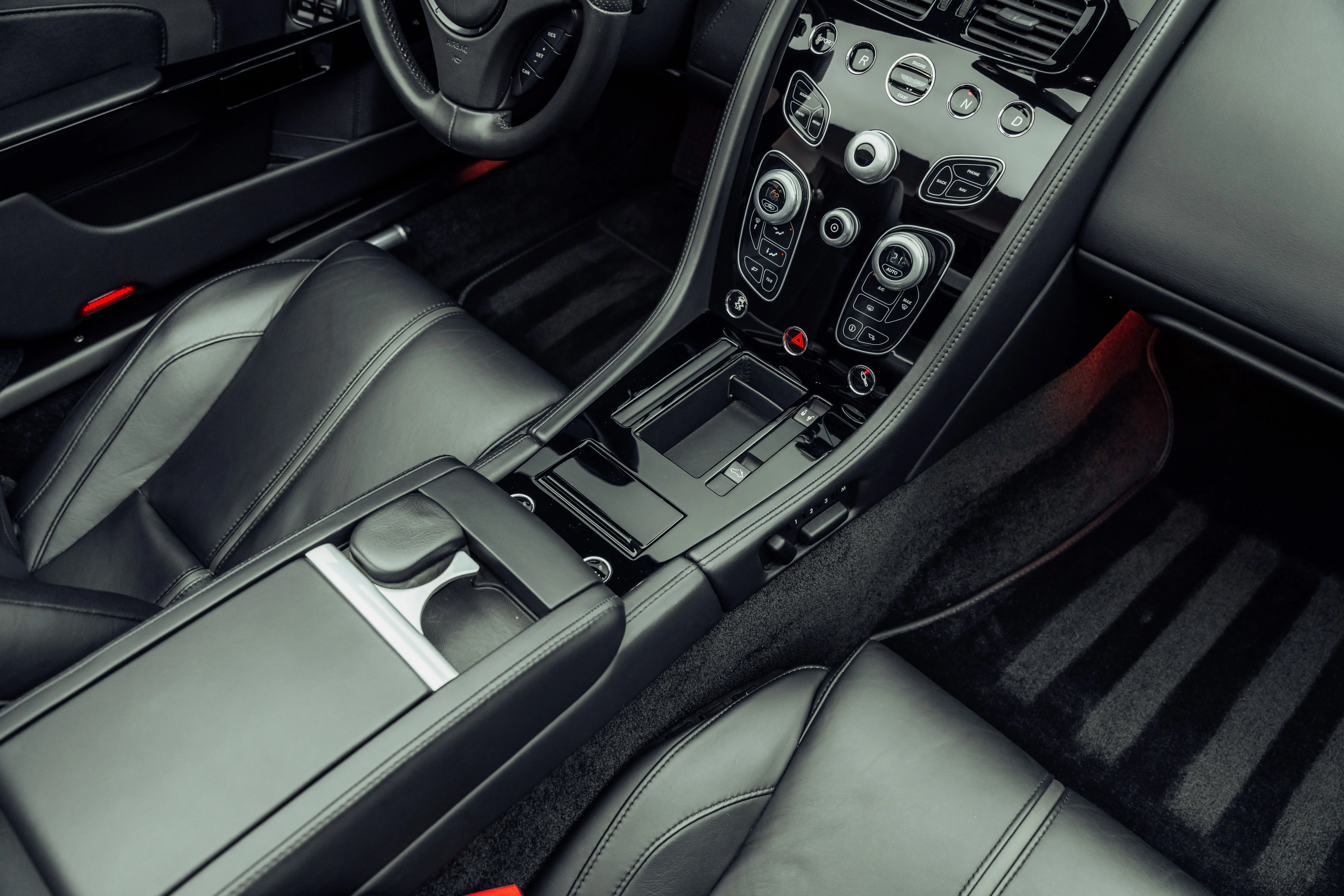 2019 Aston Martin V12 Vantage S Roadster, 21/30