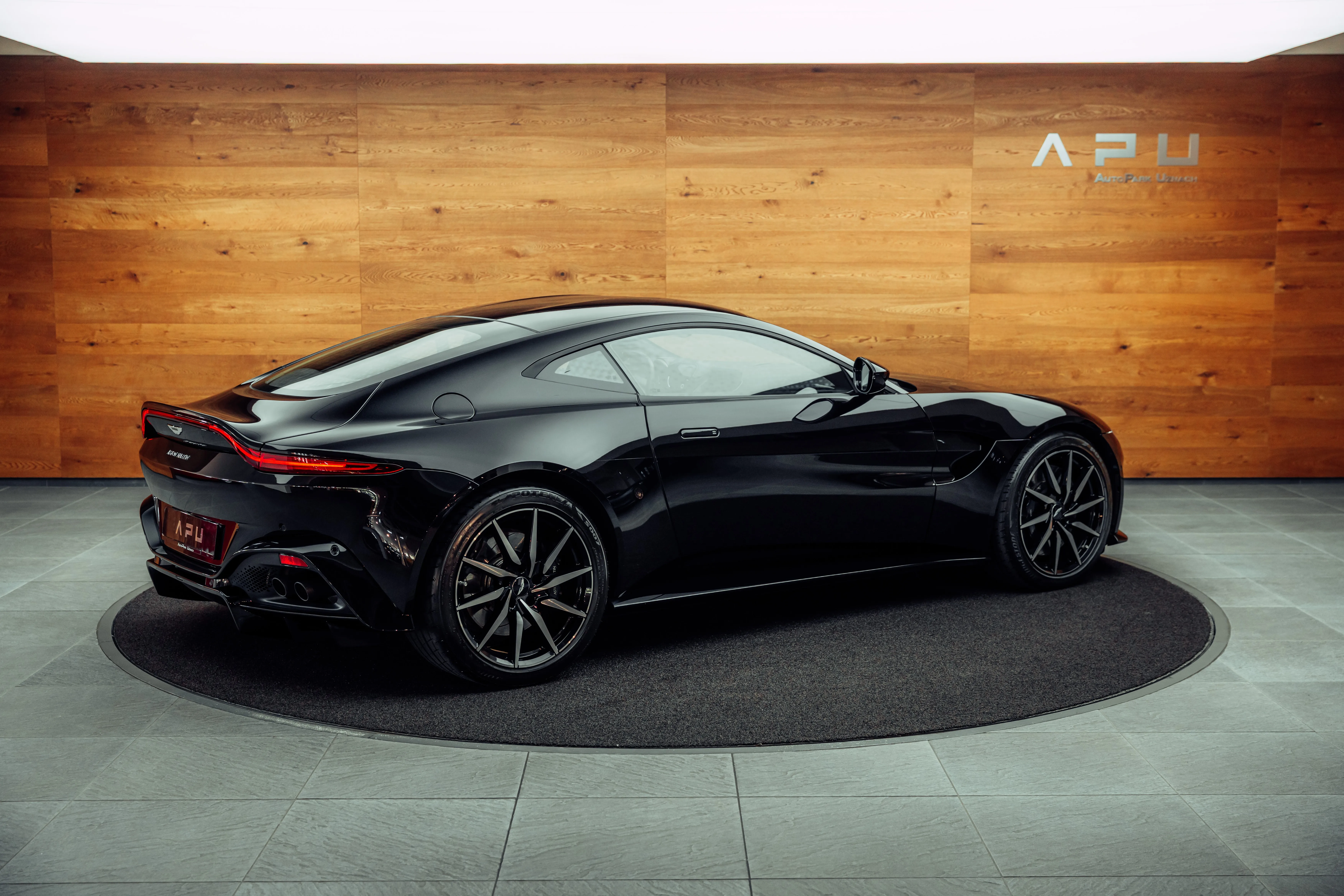 2019 Aston Martin V8 Vantage, 3/24