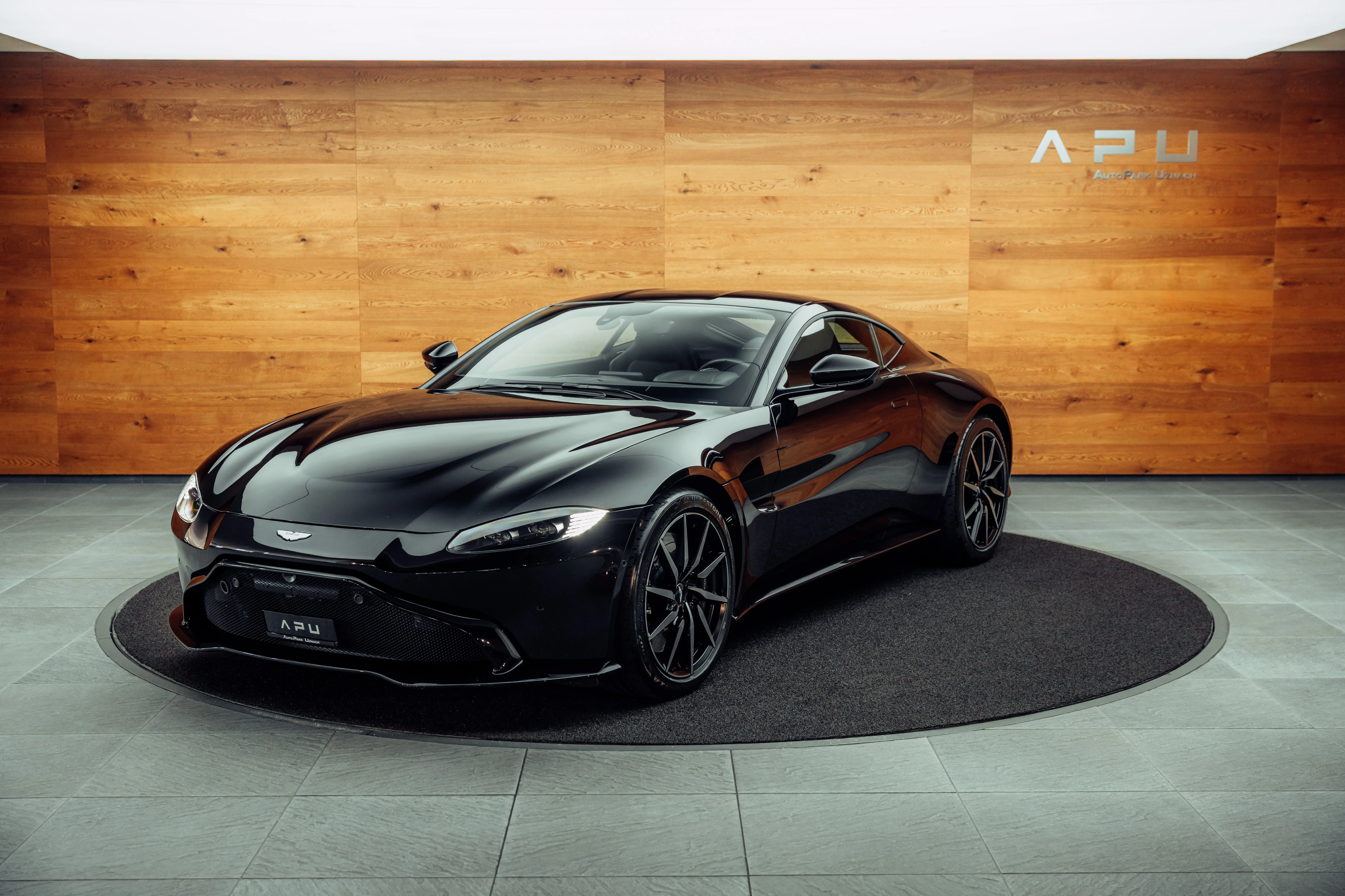 2019 Aston Martin V8 Vantage, 5/24