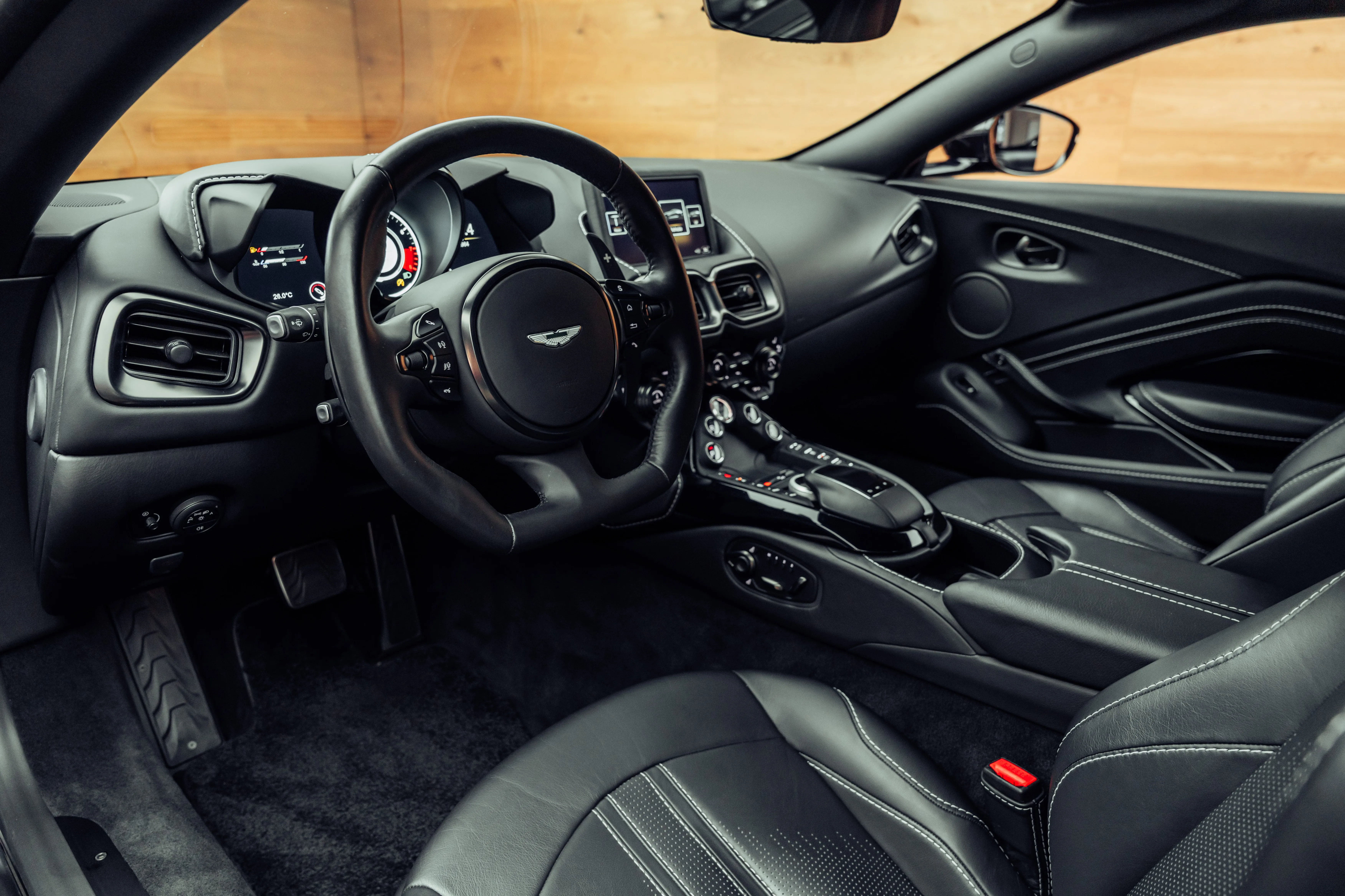 2019 Aston Martin V8 Vantage, 8/24