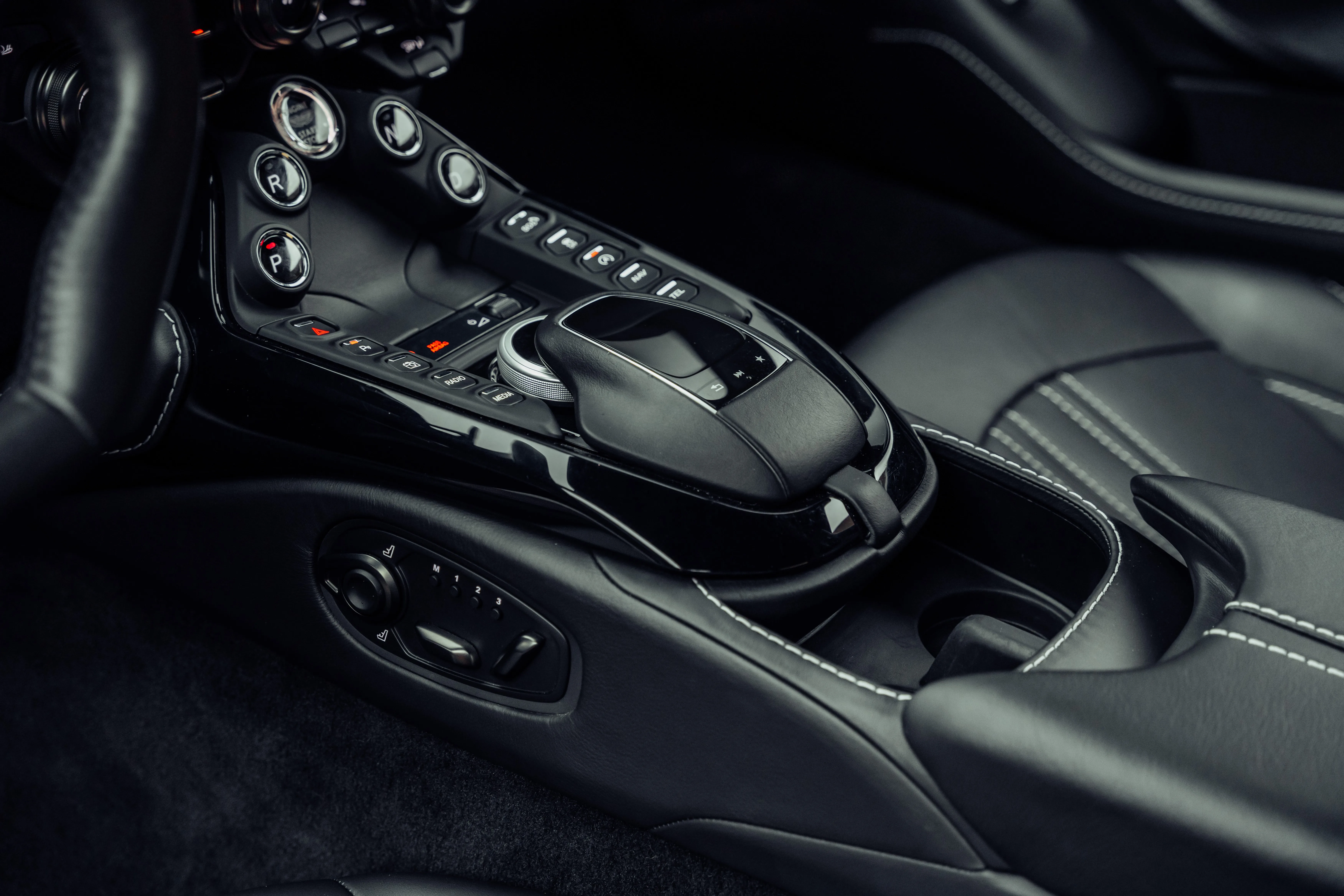 2019 Aston Martin V8 Vantage, 15/24