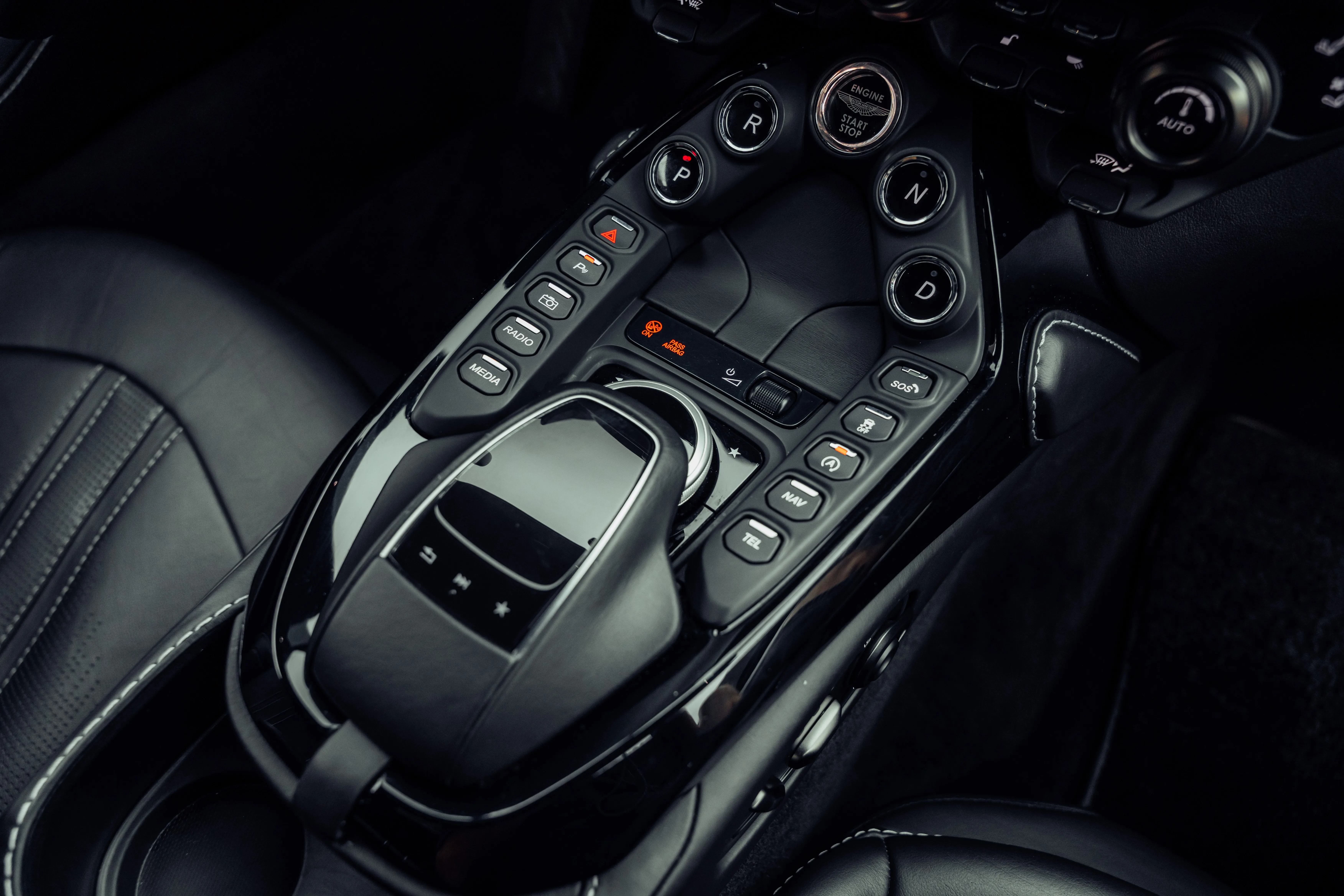 2019 Aston Martin V8 Vantage, 17/24