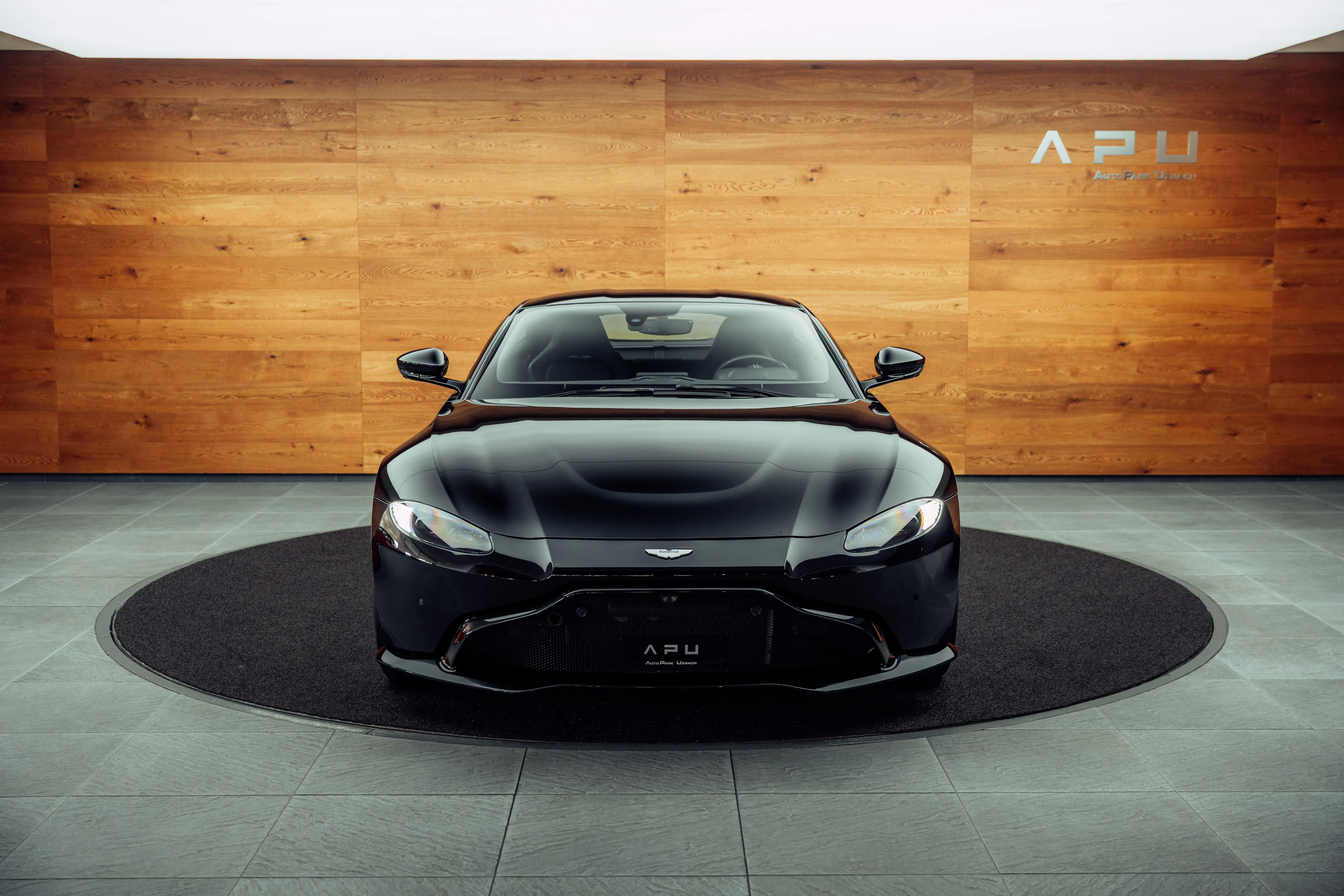 2019 Aston Martin V8 Vantage, 21/24