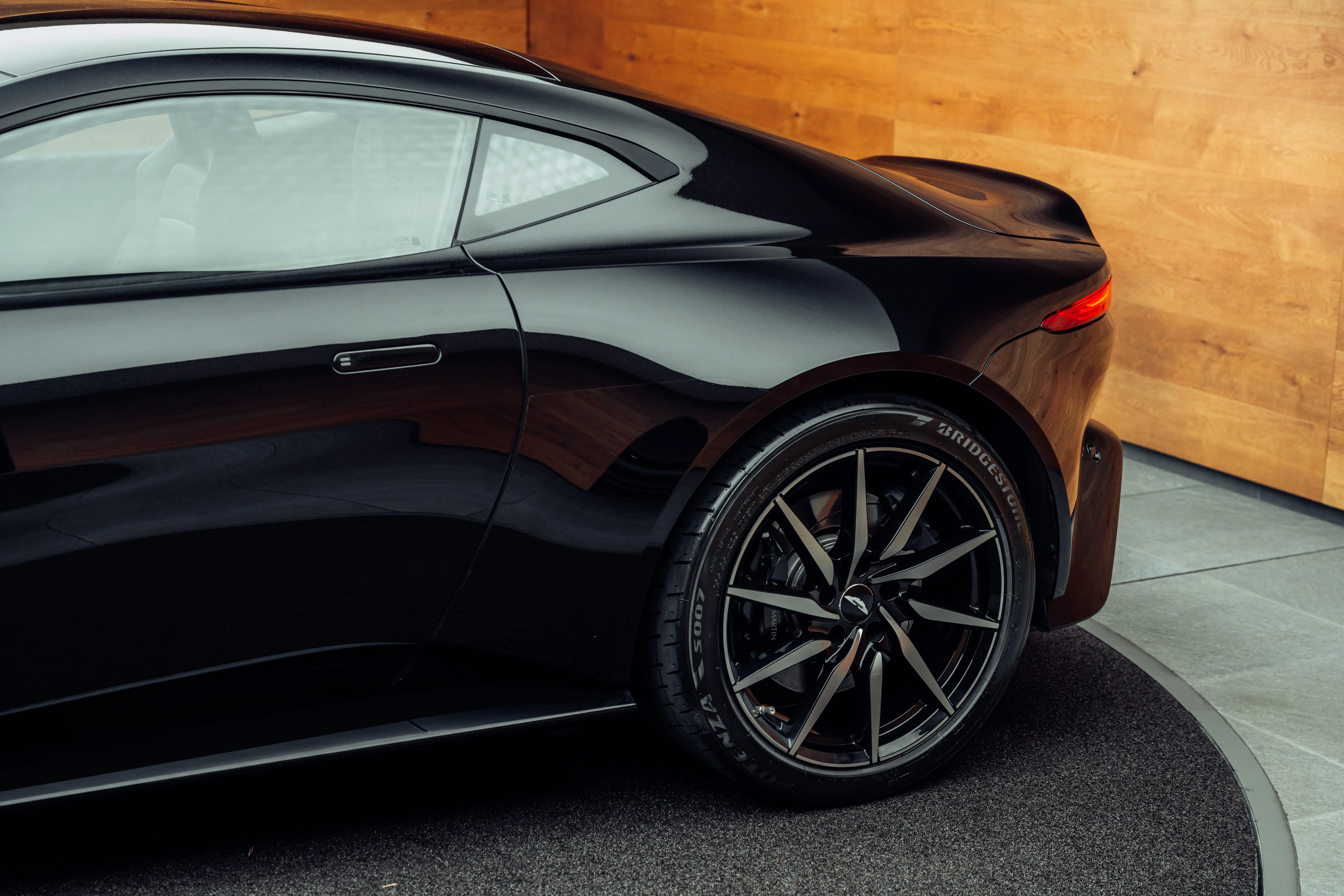 2019 Aston Martin V8 Vantage, 24/24