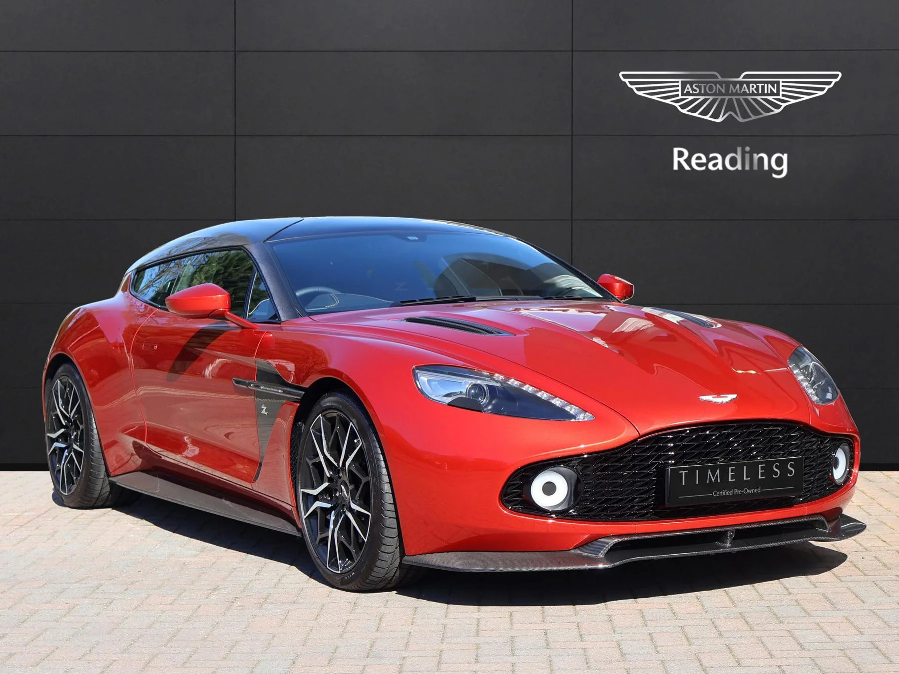 2019 Aston Martin Vanquish Zagato Shooting Brake S proposée par un groupe de concessions agréées à Pangbourne, Royaume-Uni, photo principale