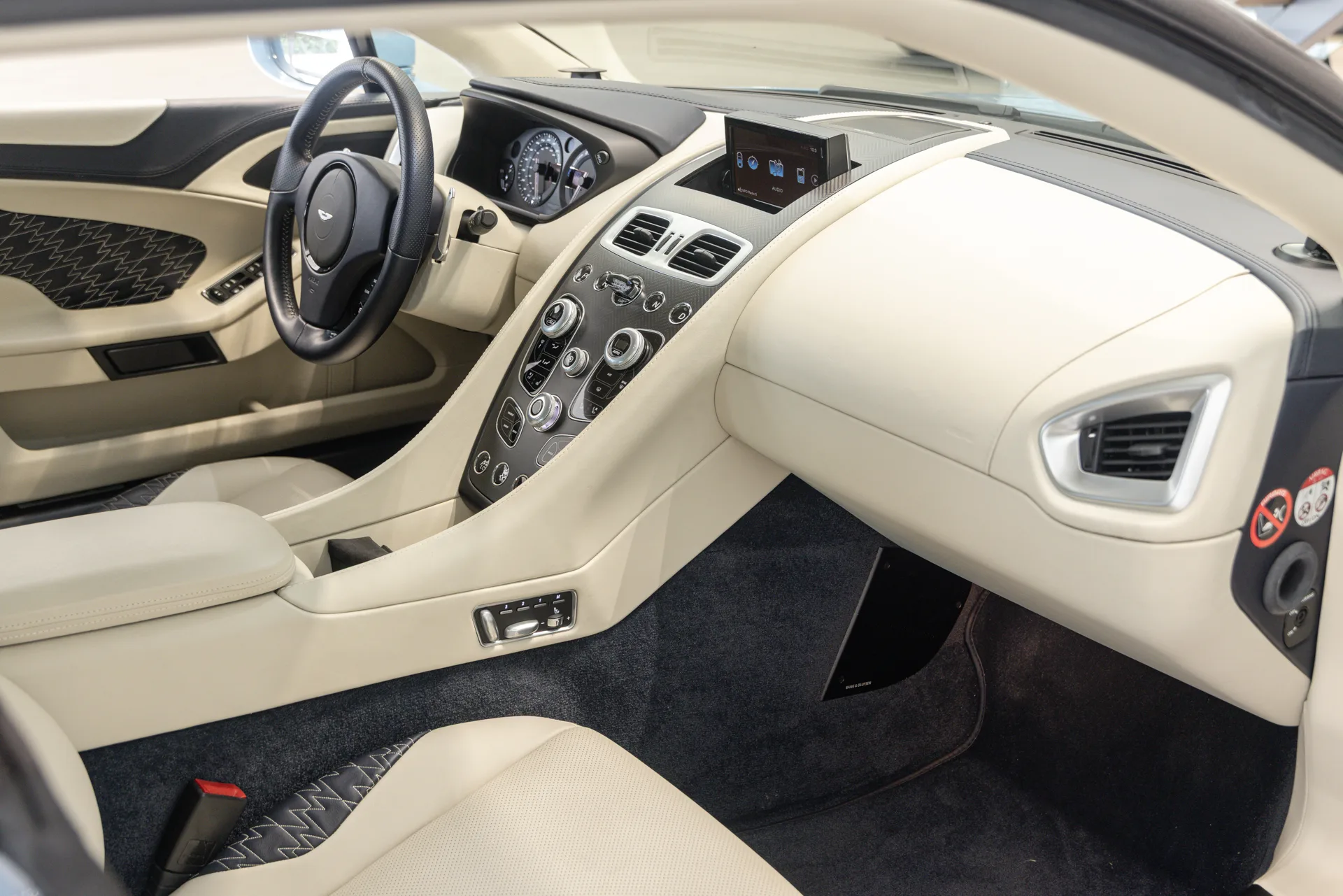 2019 Aston Martin Vanquish Zagato Shooting Brake, 7/30