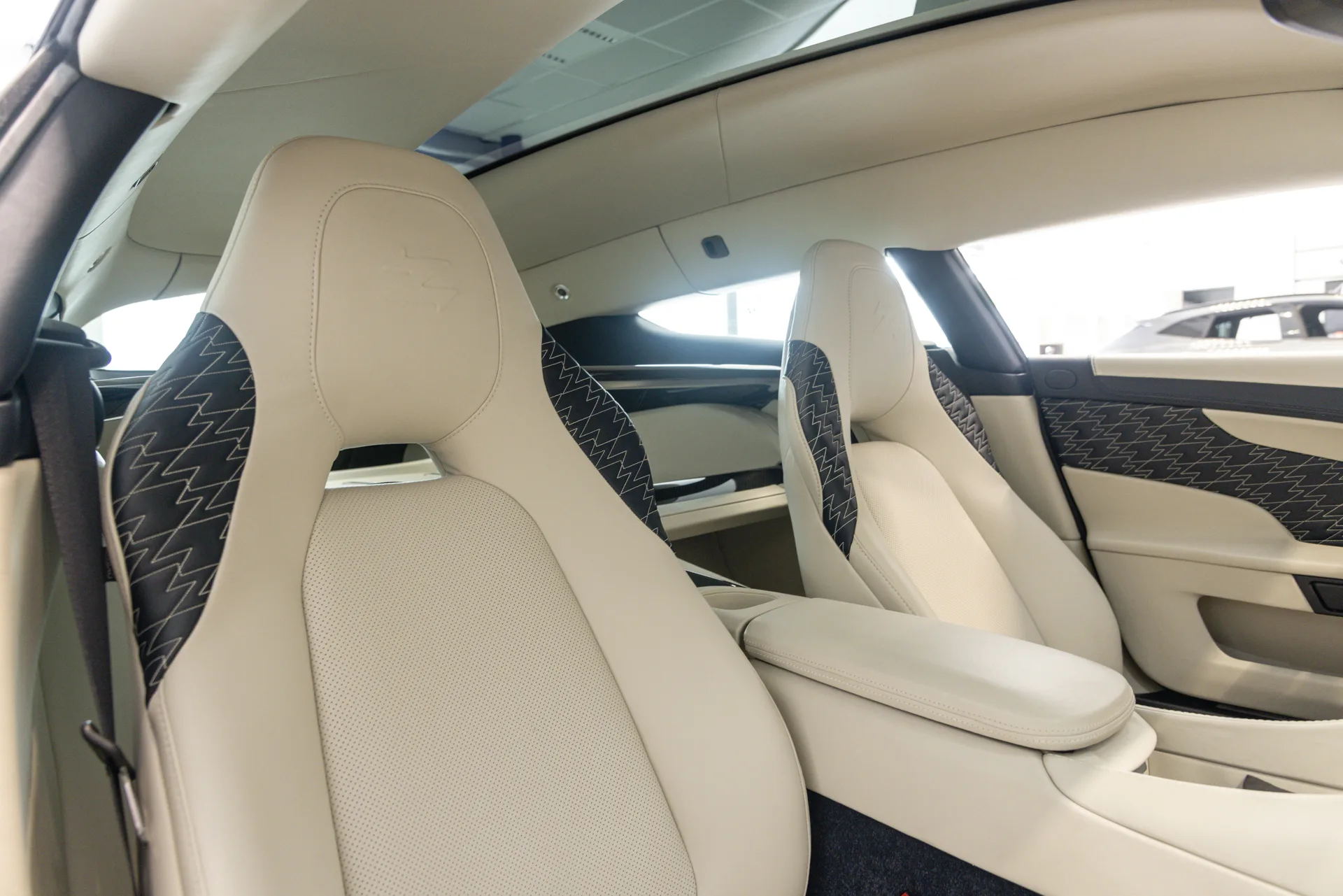 2019 Aston Martin Vanquish Zagato Shooting Brake, 26/30