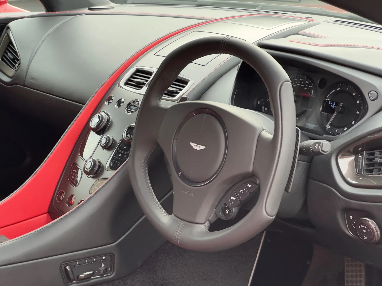 2019 Aston Martin Vanquish Zagato Shooting Brake, 14/30