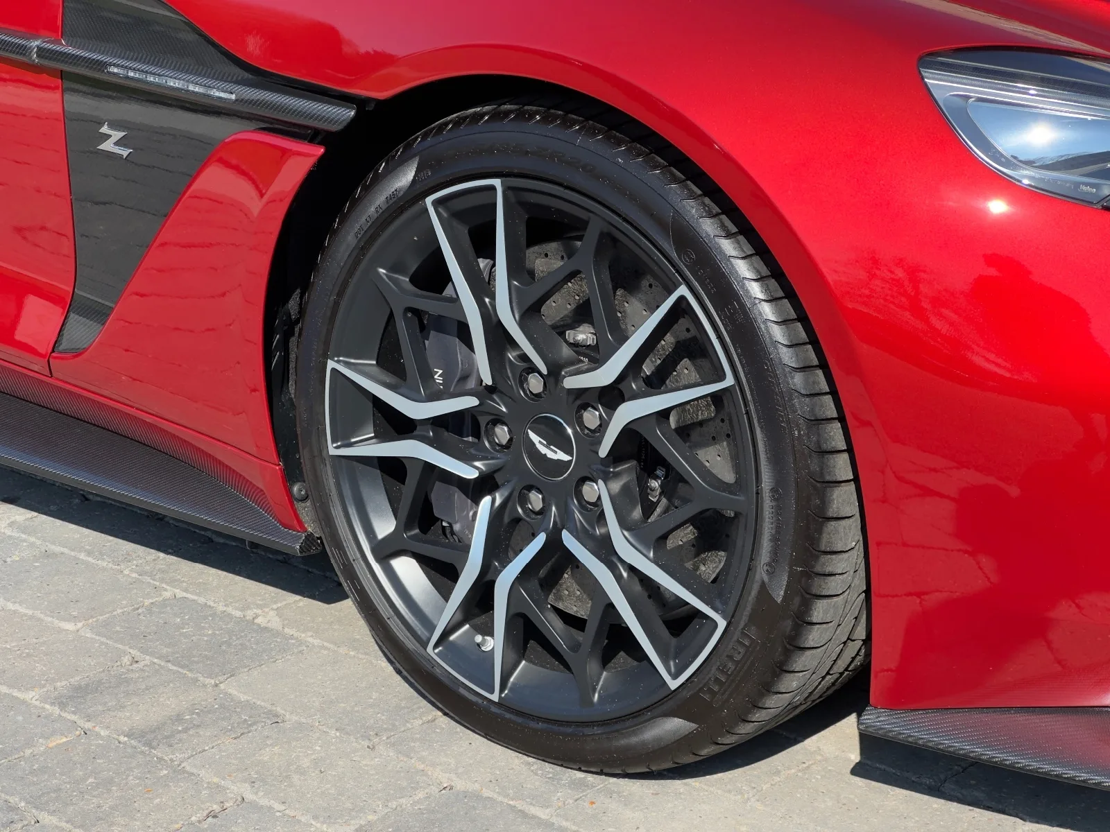 2019 Aston Martin Vanquish Zagato Shooting Brake, 28/30