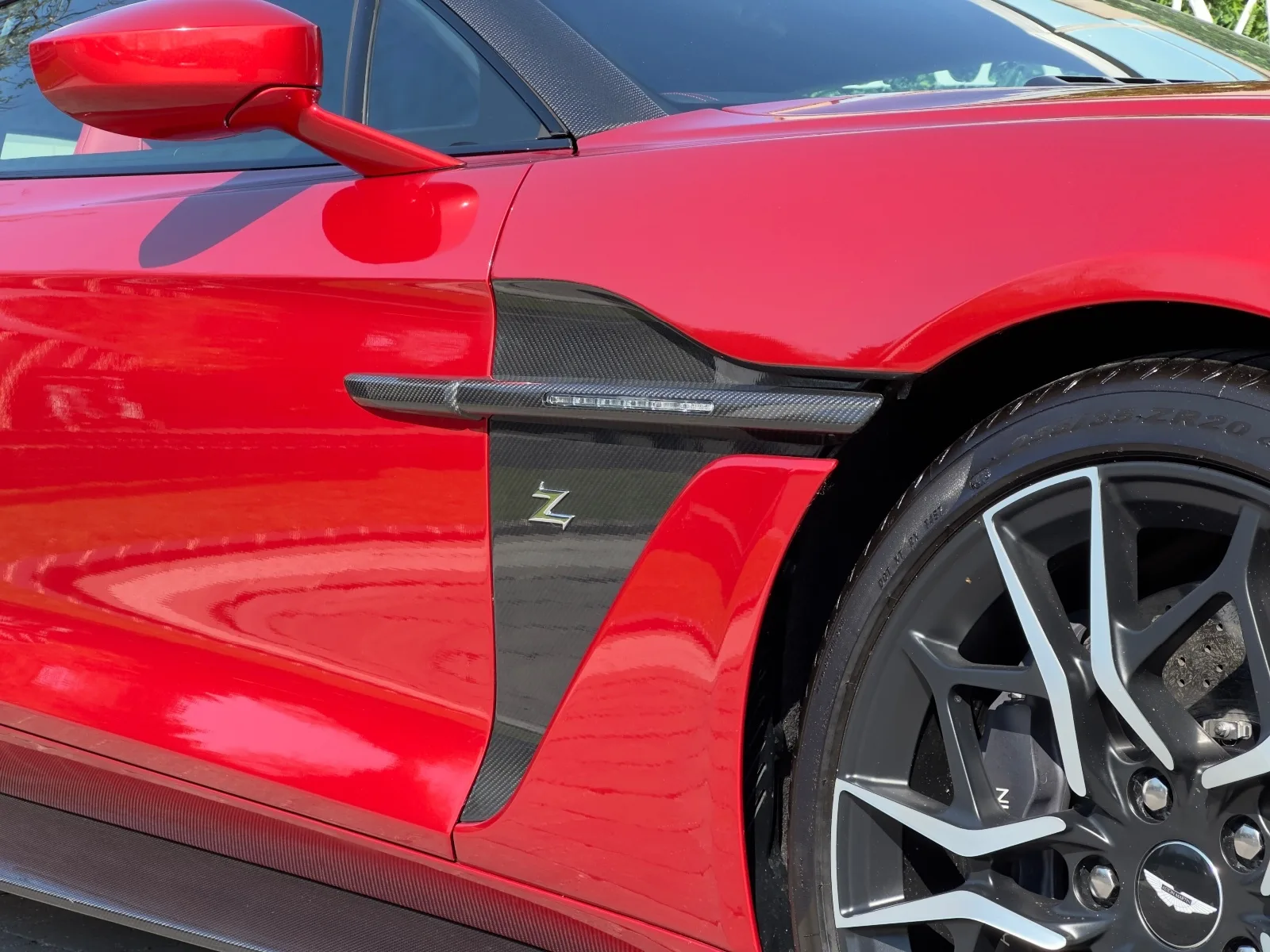 2019 Aston Martin Vanquish Zagato Shooting Brake, 29/30