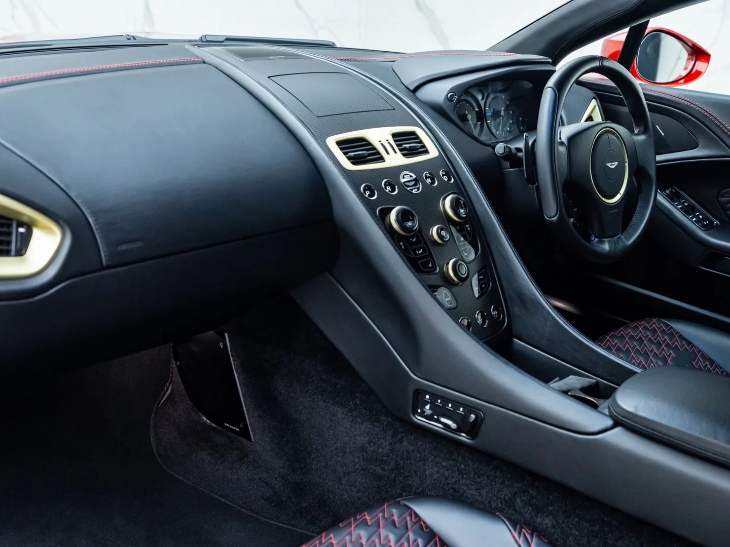 2019 Aston Martin Vanquish Zagato Shooting Brake, 18/30