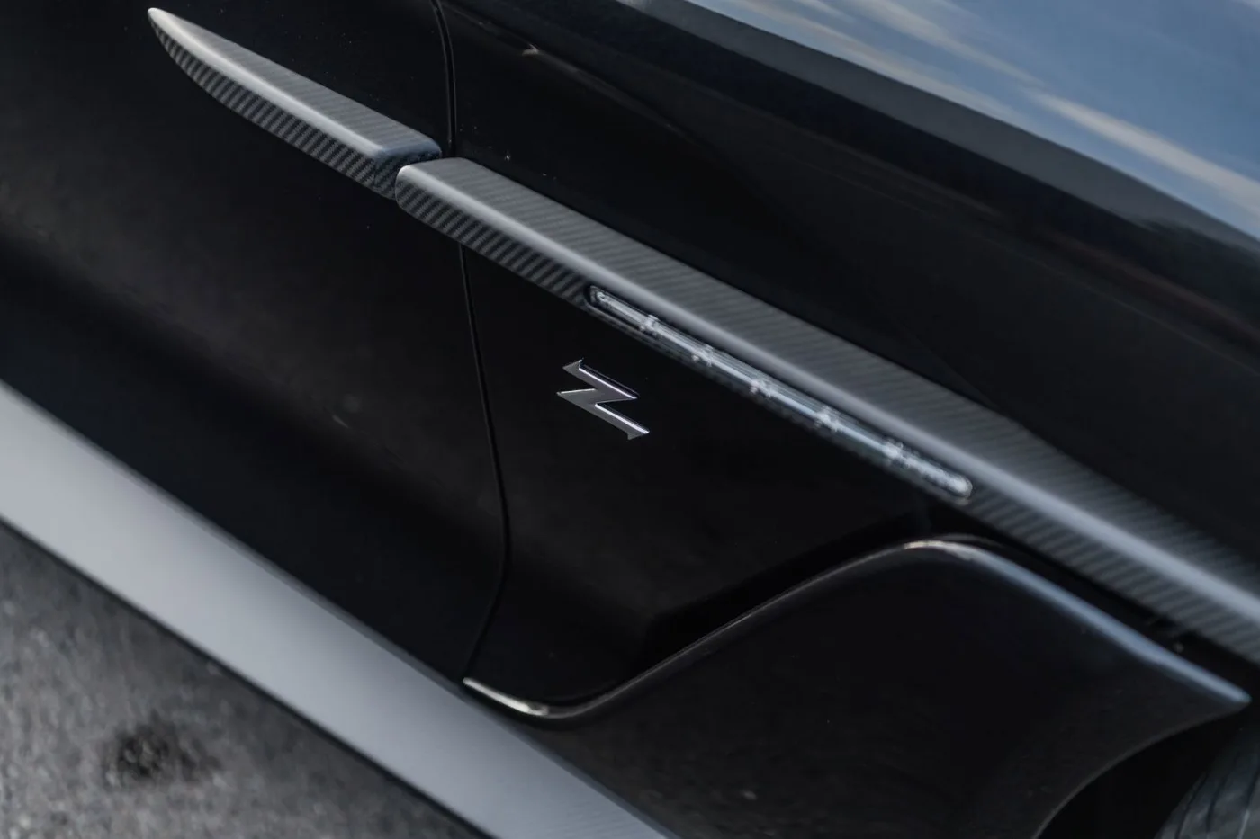 2019 Aston Martin Vanquish Zagato Shooting Brake offered by a supercar dealer in Gronau, Germany, photo 10 of 25