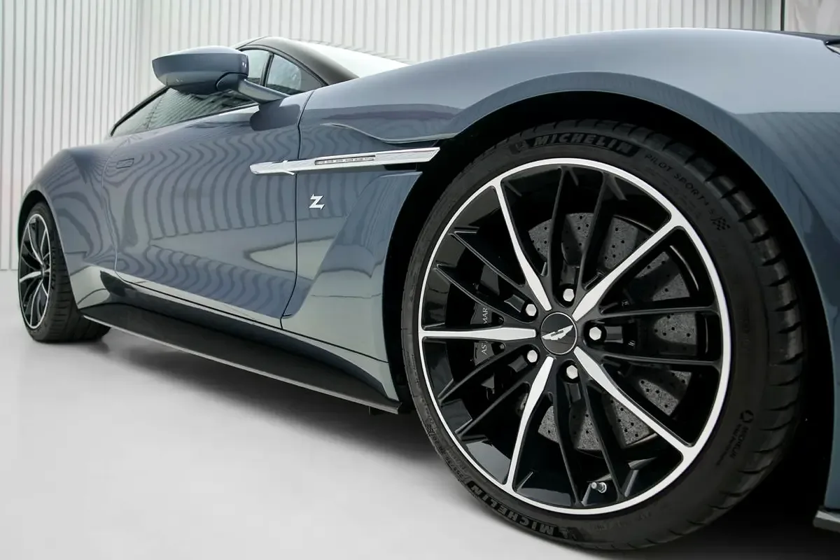 2019 Aston Martin Vanquish Zagato, 9/14