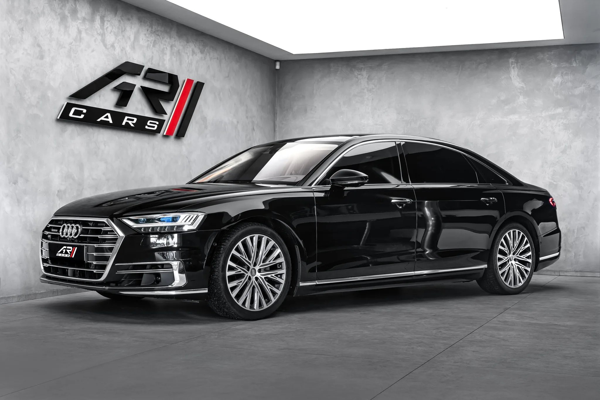 2019 Audi A8 50 TDI L proposée par un concessionnaire spécialisé à Ostrava, Tchéquie, photo principale