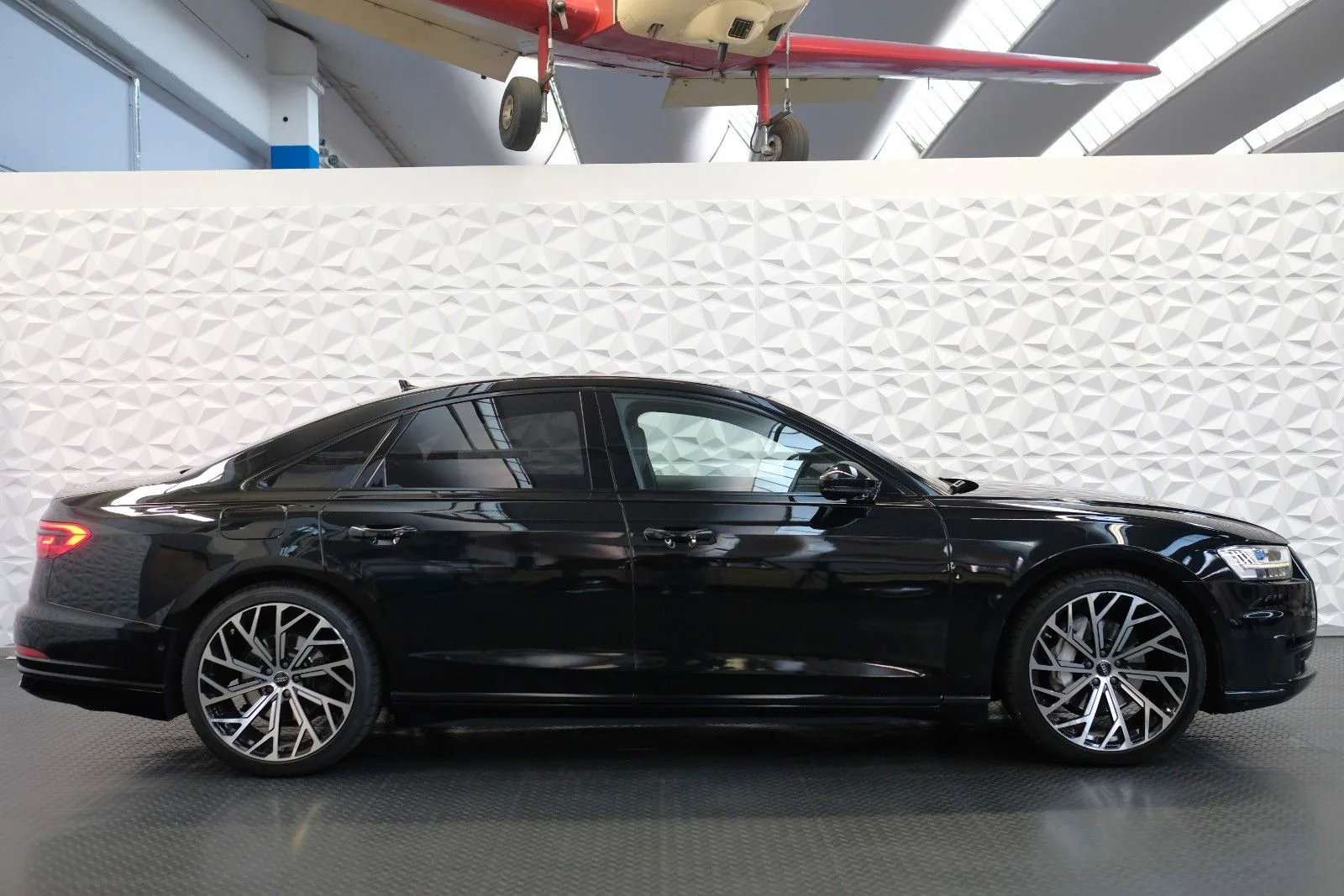 2019 Audi A8, 4/30