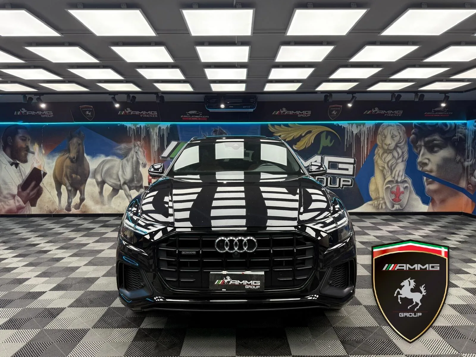 2019 Audi Q8 55 TFSI S line edition, 2/15