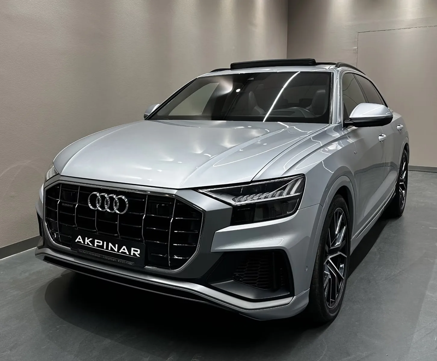 2019 Audi Q8 50 TDI quattro offered by a specialist dealer in Holzgerlingen, Germany, main photo