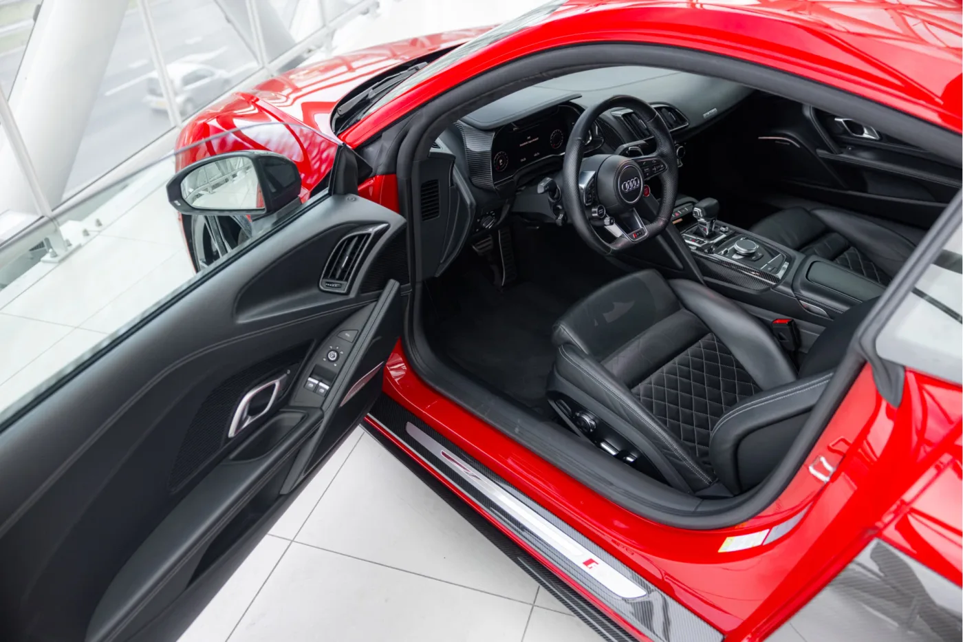 2019 Audi R8 V10 performance quattro offered by an official McLaren and Morgan dealer in Utrecht, Netherlands, photo 3 of 25