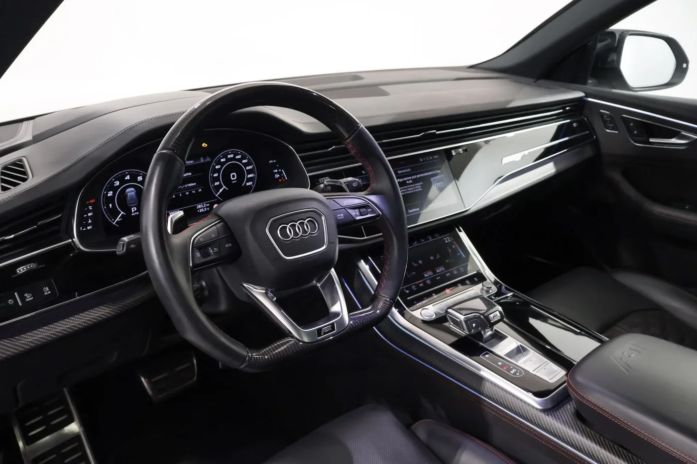 2019 Audi RS Q8 angeboten von einem Supersportwagenhändler in Zibido San Giacomo, Italien, Foto 8 von 25