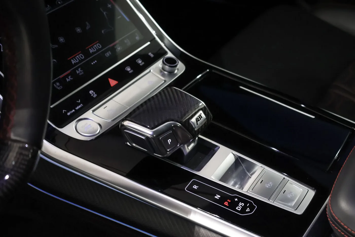 2019 Audi RS Q8 angeboten von einem Supersportwagenhändler in Zibido San Giacomo, Italien, Foto 13 von 25