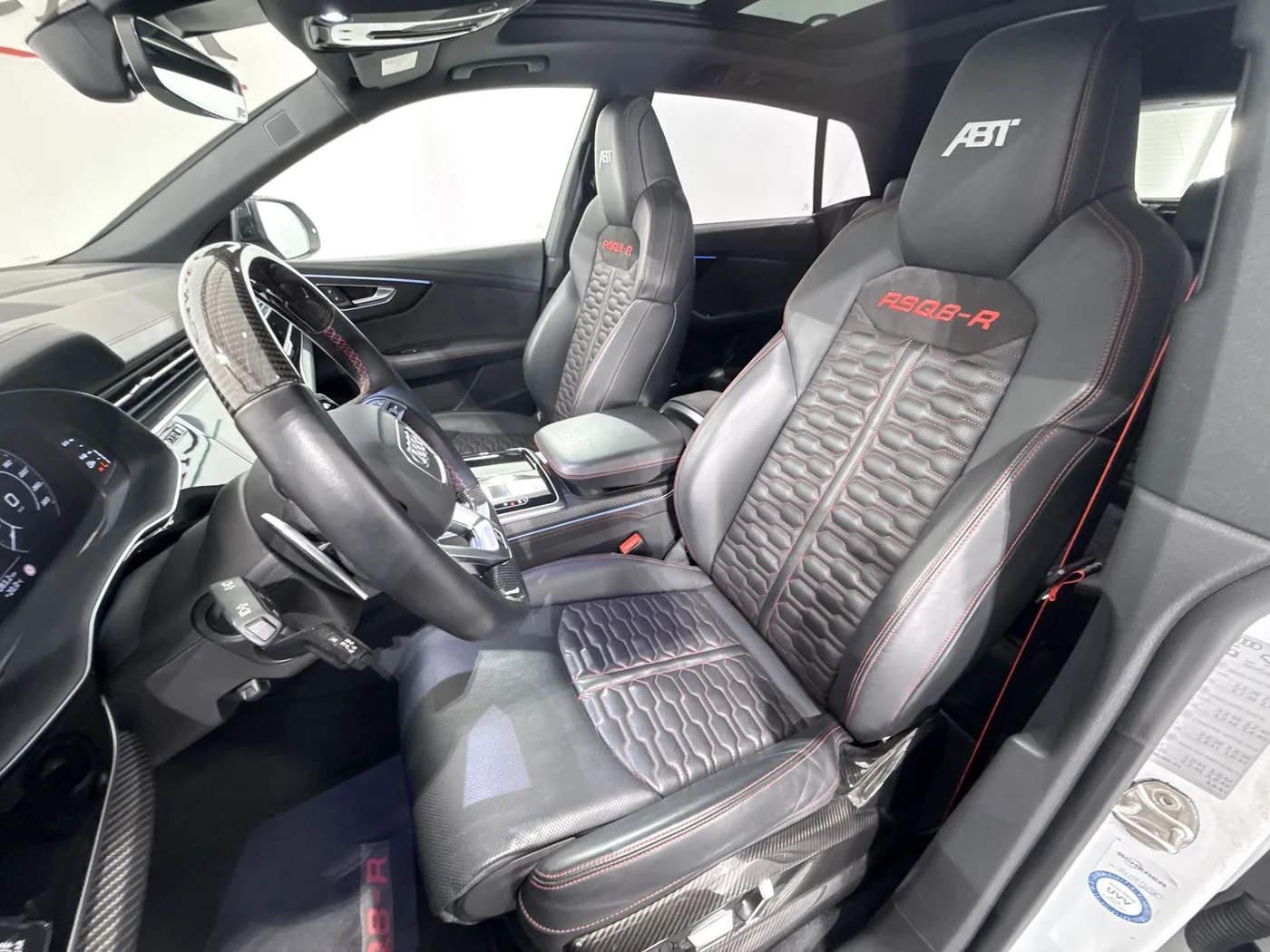 2019 Audi RS Q8 angeboten von einem Supersportwagenhändler in Zibido San Giacomo, Italien, Foto 18 von 25