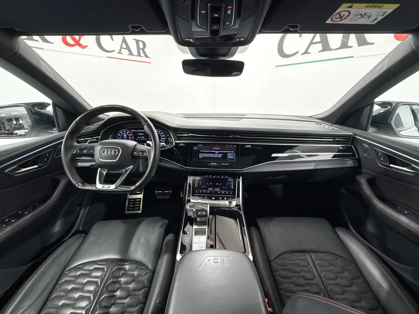 2019 Audi RS Q8 angeboten von einem Supersportwagenhändler in Zibido San Giacomo, Italien, Foto 22 von 25