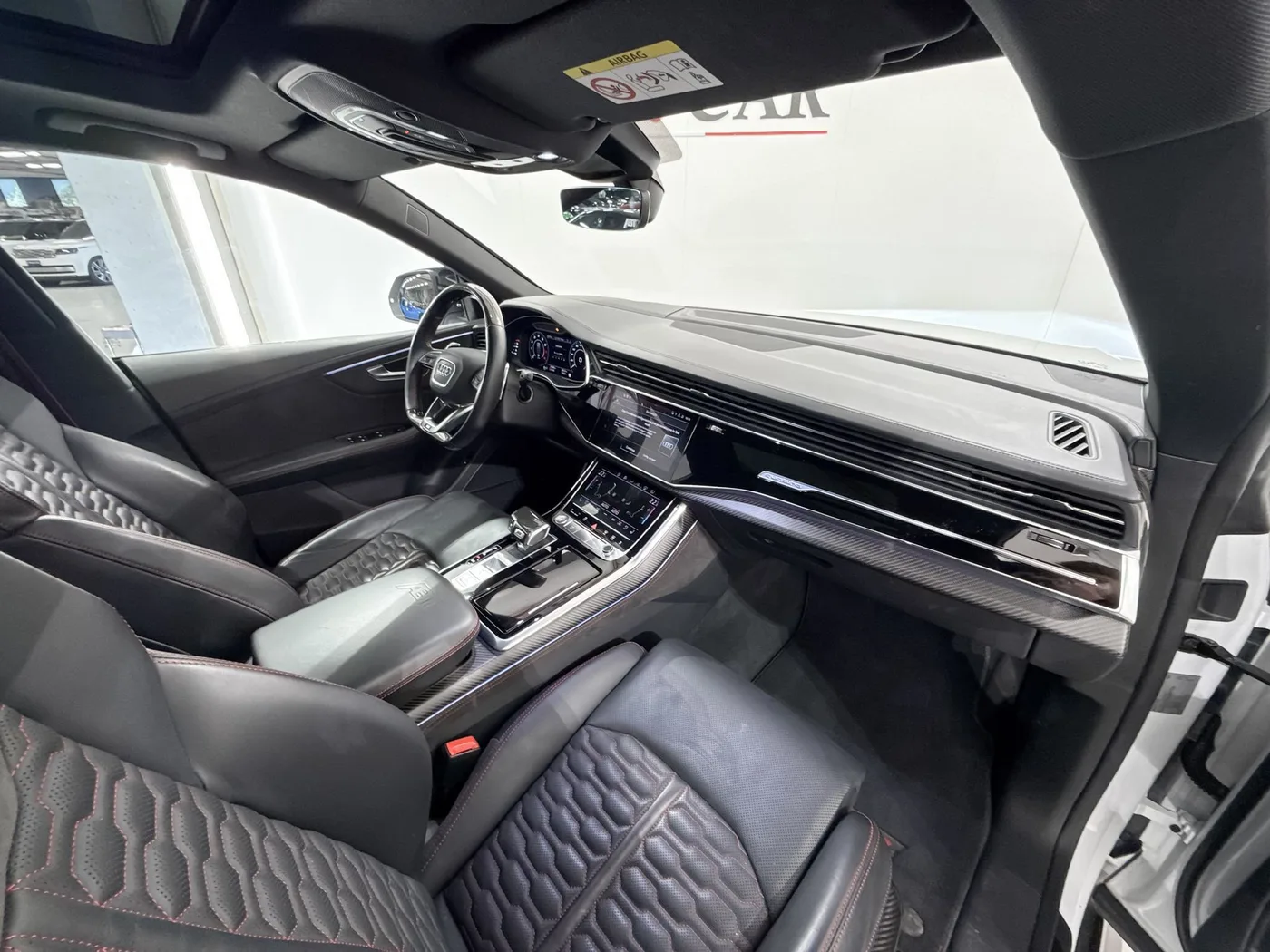 2019 Audi RS Q8 angeboten von einem Supersportwagenhändler in Zibido San Giacomo, Italien, Foto 23 von 25