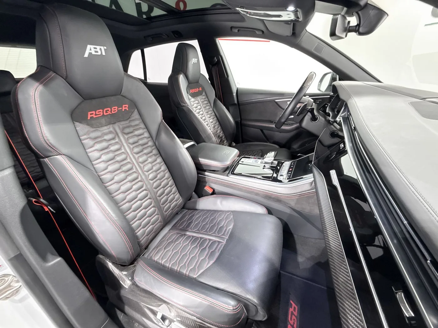 2019 Audi RS Q8 angeboten von einem Supersportwagenhändler in Zibido San Giacomo, Italien, Foto 24 von 25