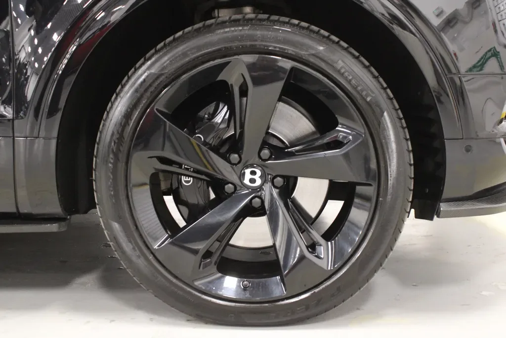 2019 Bentley Bentayga, 4/30