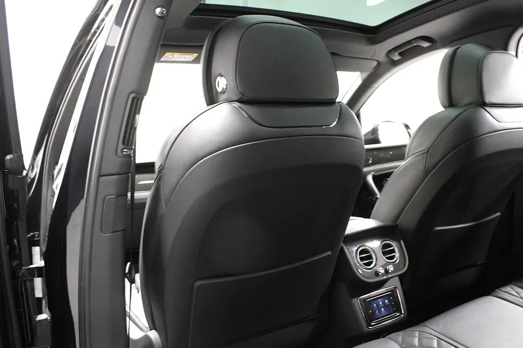 2019 Bentley Bentayga, 28/30