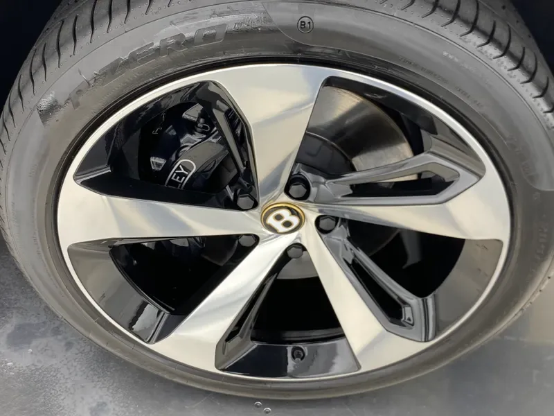 2019 Bentley Bentayga, 25/26