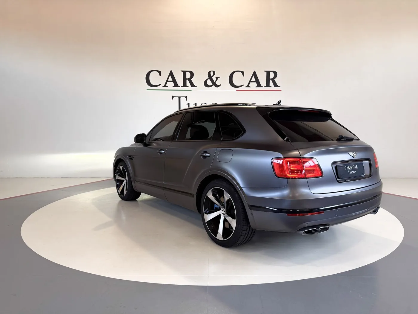 2019 Bentley Bentayga Hybrid offered by a specialist dealer in Lucca, Italy, photo 2 of 25