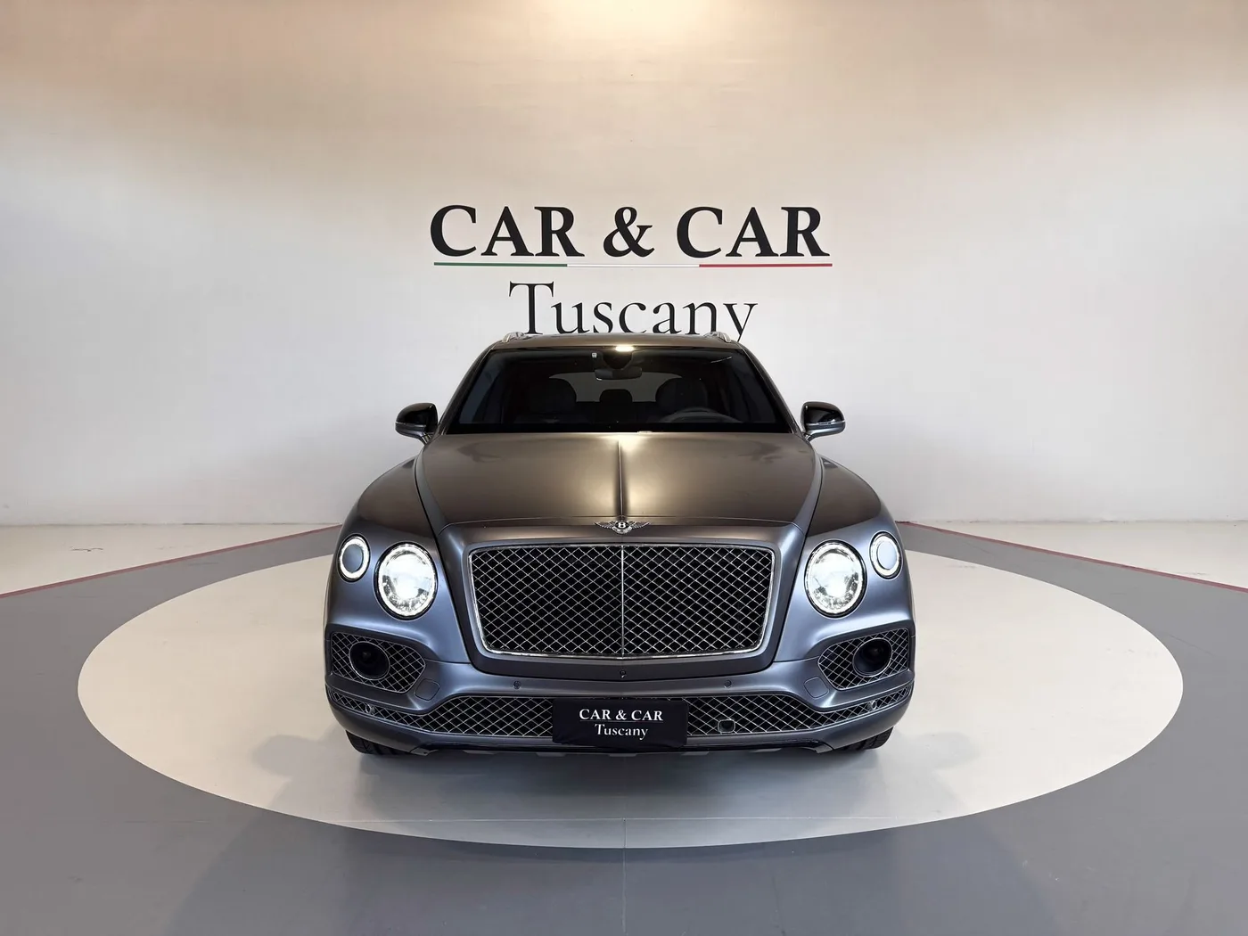 2019 Bentley Bentayga Hybrid offered by a specialist dealer in Lucca, Italy, photo 3 of 25