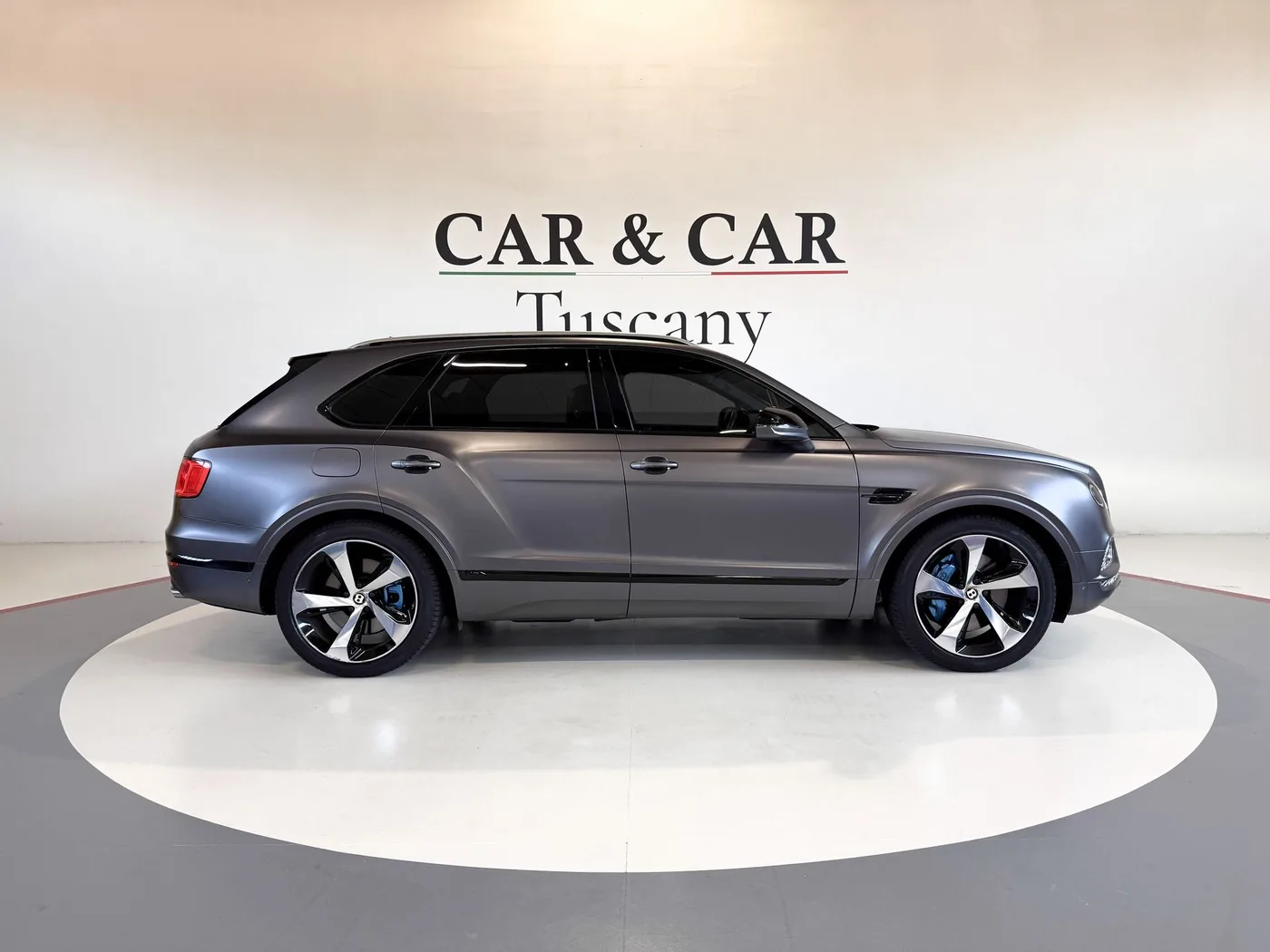 2019 Bentley Bentayga Hybrid offered by a specialist dealer in Lucca, Italy, photo 5 of 25
