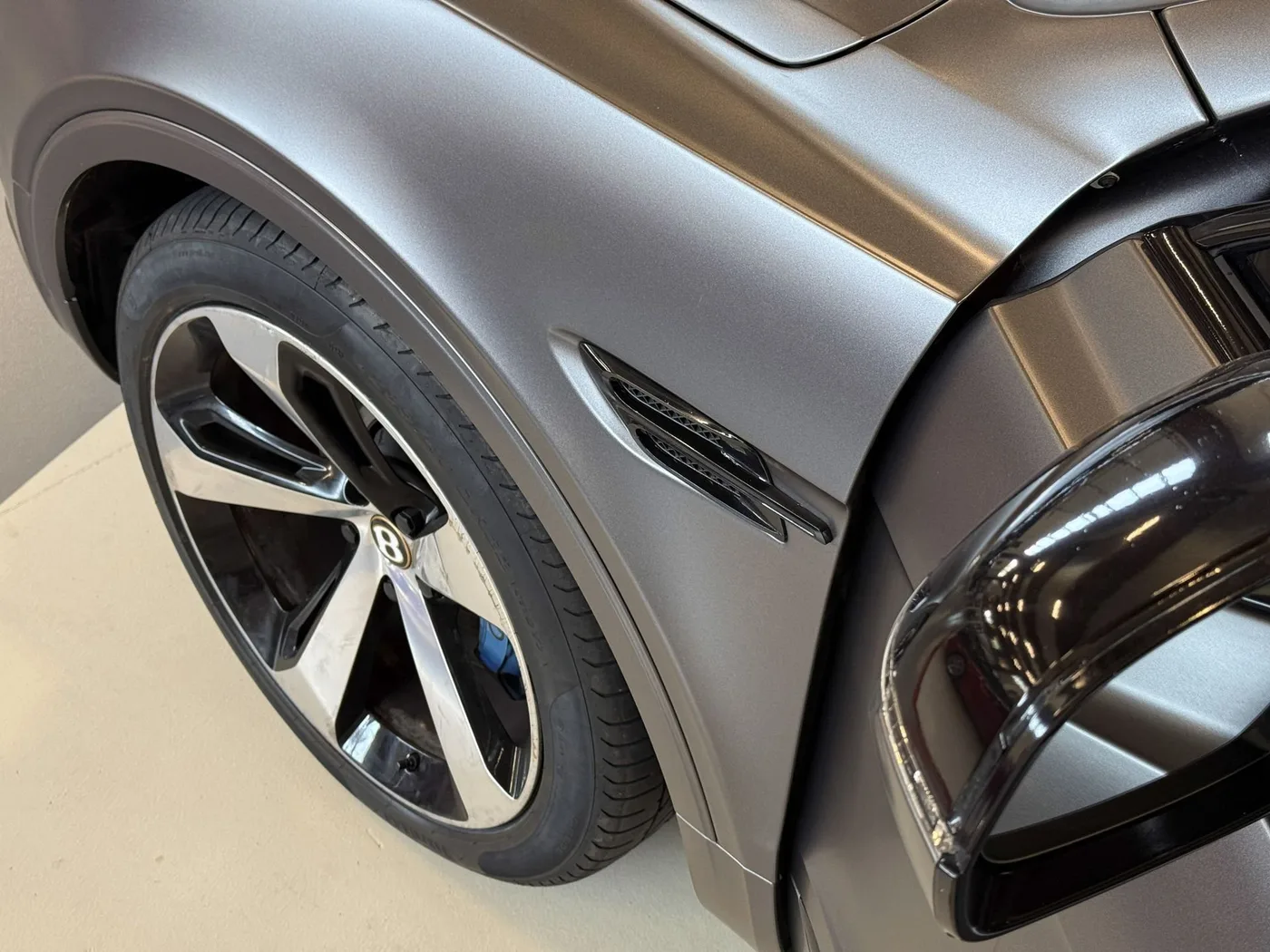 2019 Bentley Bentayga Hybrid offered by a specialist dealer in Lucca, Italy, photo 8 of 25
