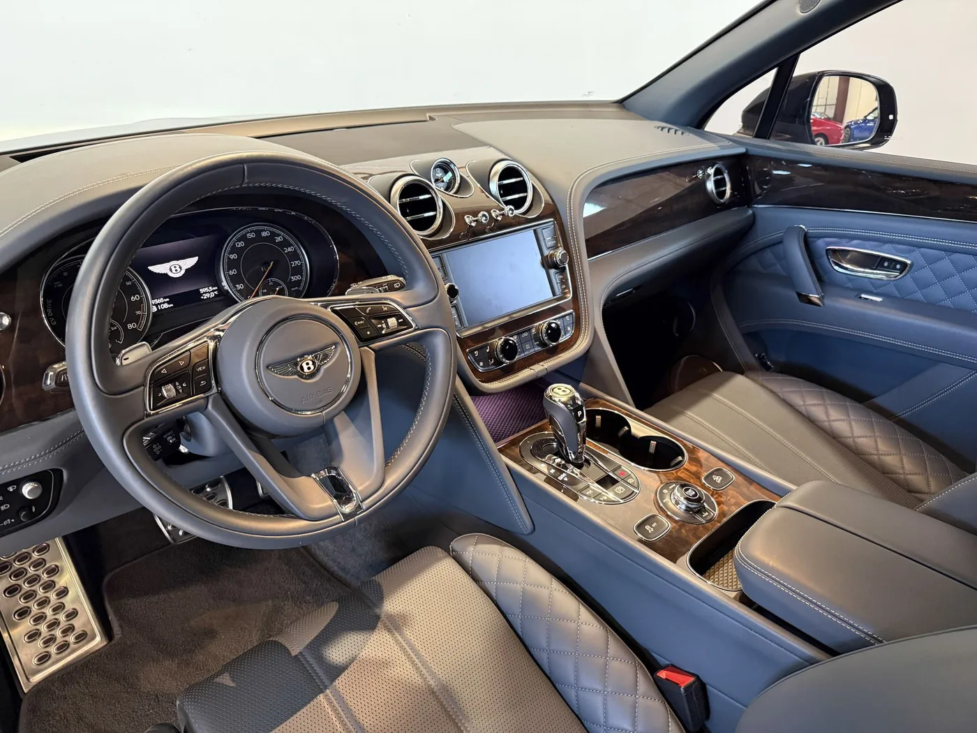 2019 Bentley Bentayga Hybrid offered by a specialist dealer in Lucca, Italy, photo 9 of 25