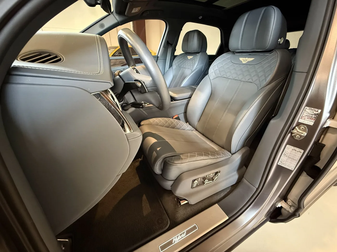 2019 Bentley Bentayga Hybrid offered by a specialist dealer in Lucca, Italy, photo 11 of 25