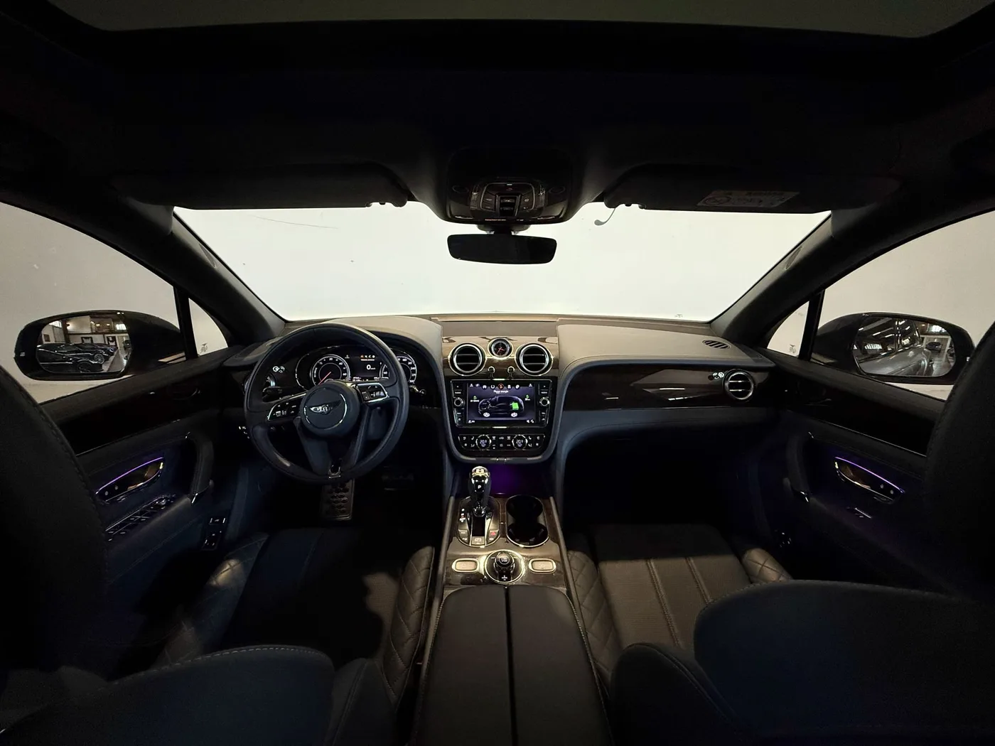 2019 Bentley Bentayga Hybrid offered by a specialist dealer in Lucca, Italy, photo 14 of 25