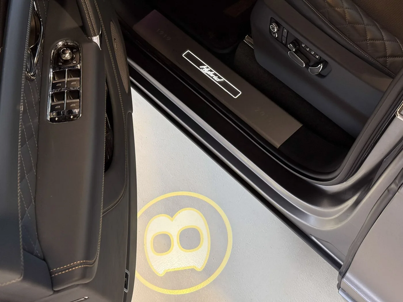 2019 Bentley Bentayga Hybrid offered by a specialist dealer in Lucca, Italy, photo 21 of 25