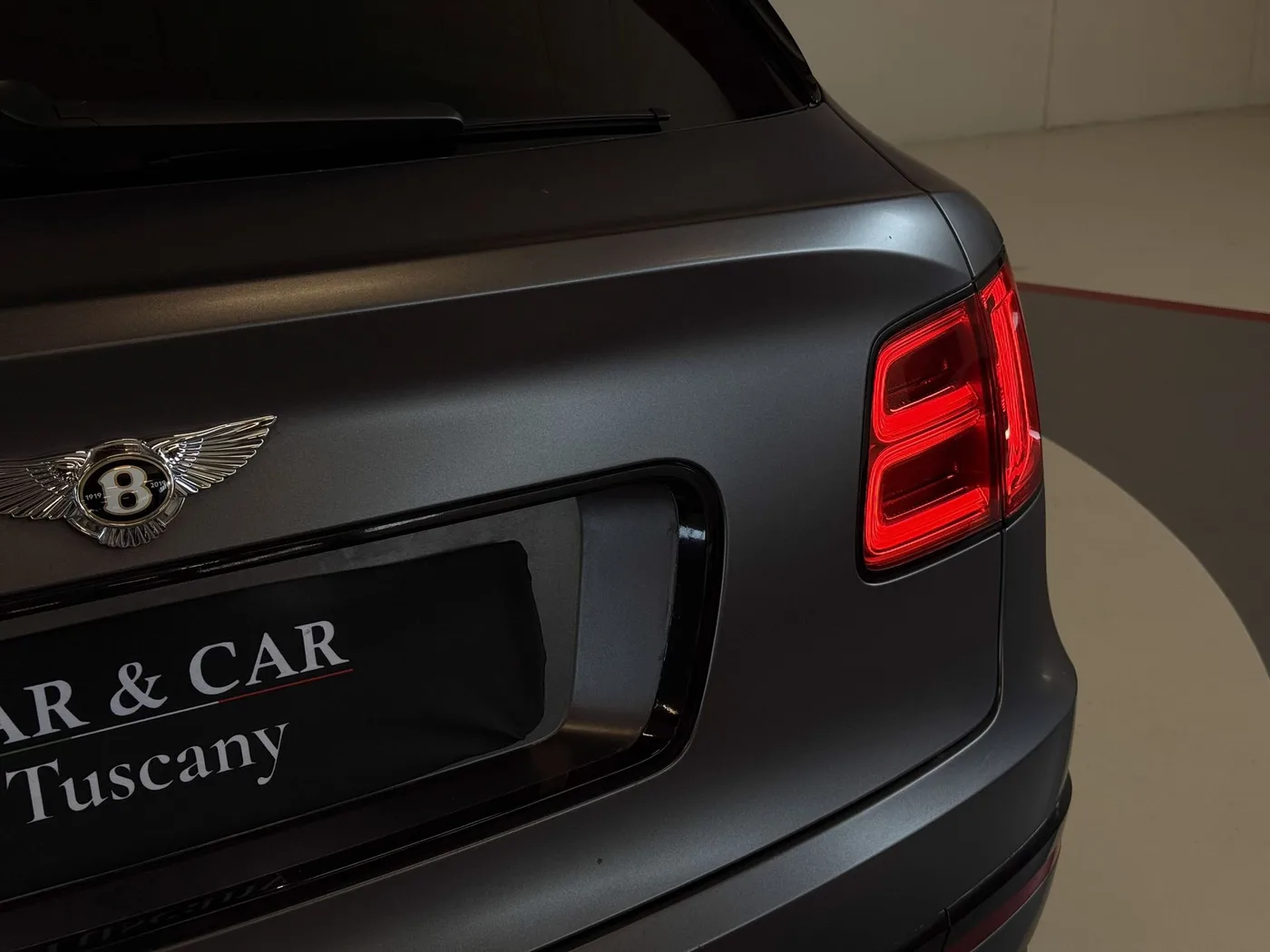 2019 Bentley Bentayga Hybrid offered by a specialist dealer in Lucca, Italy, photo 22 of 25