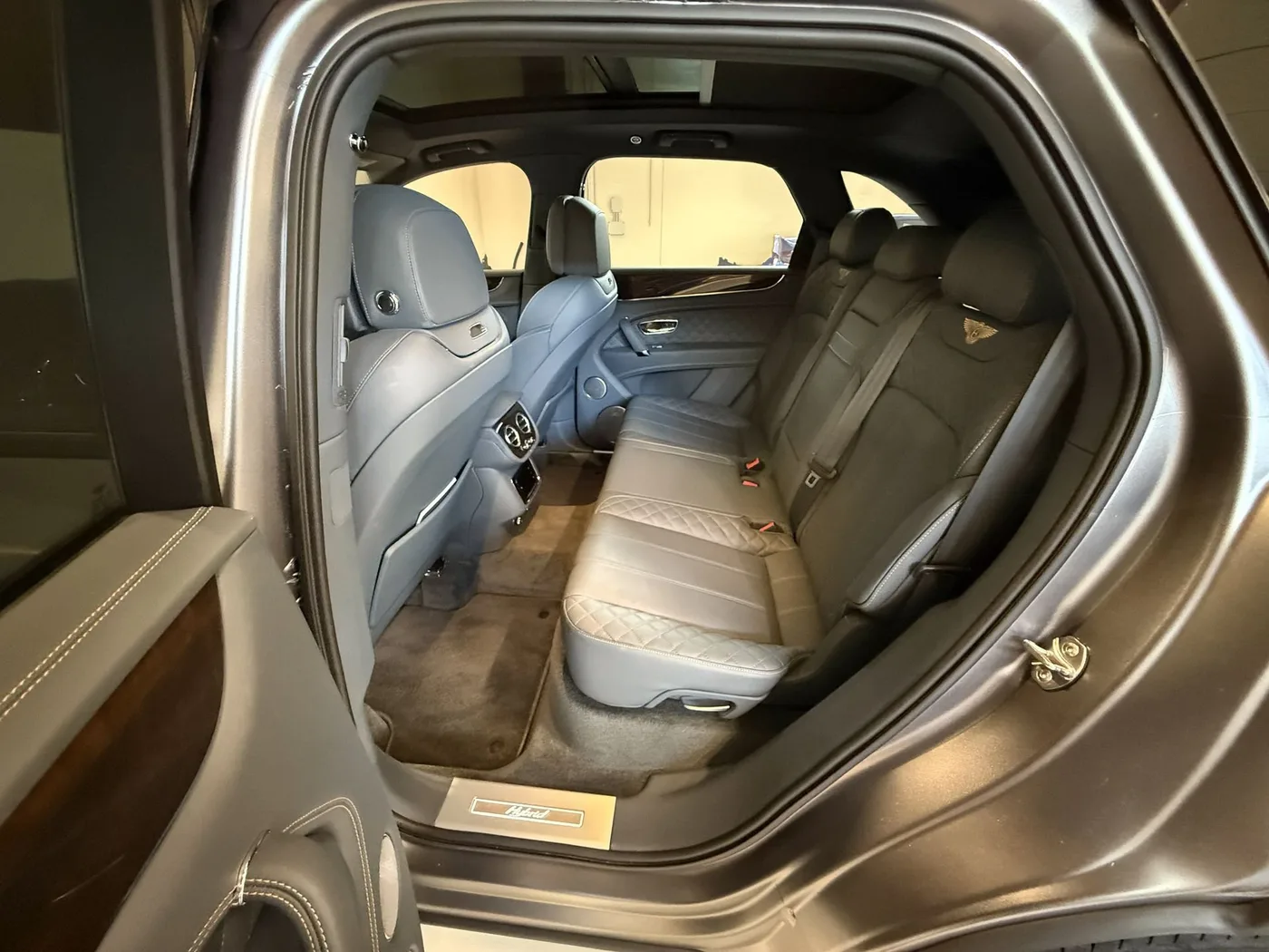 2019 Bentley Bentayga Hybrid offered by a specialist dealer in Lucca, Italy, photo 24 of 25
