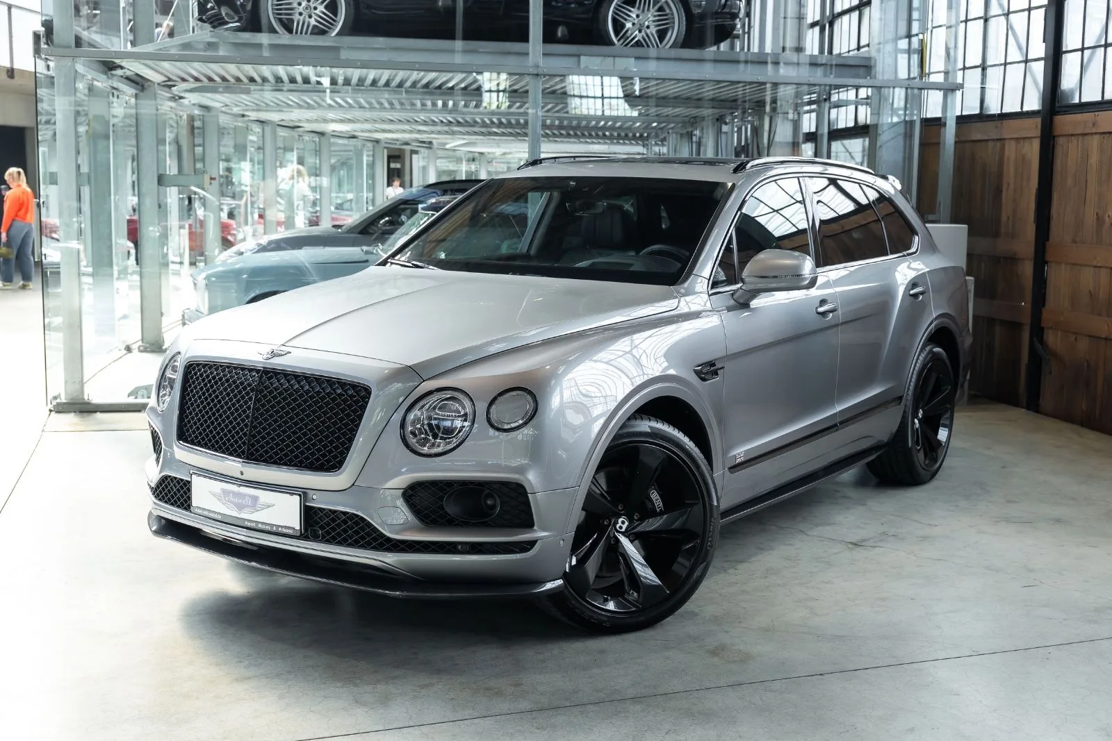 2019 Bentley Bentayga V8 offered by a specialist dealer in Neuss, Germany, main photo
